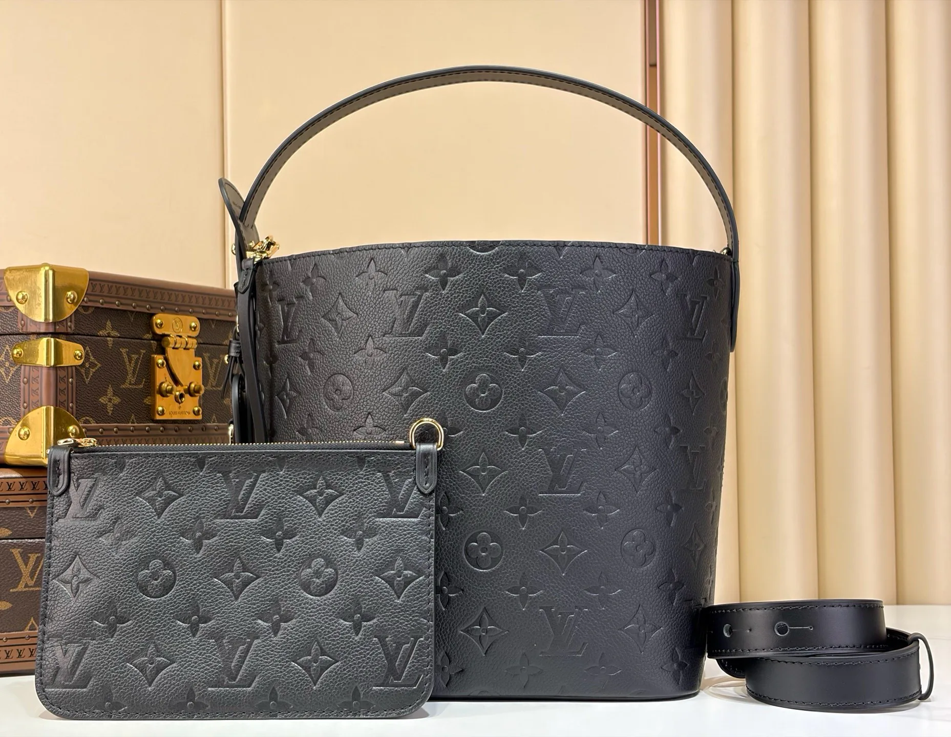 Women's Classic Handbags LOUIS VUITTON 17499364
