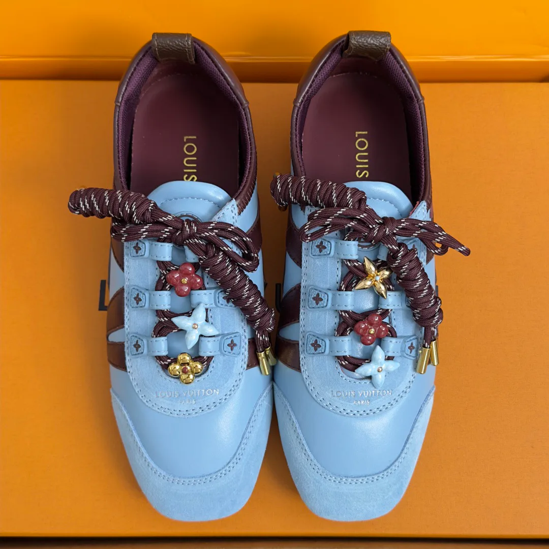 Women's Sneakers LOUIS VUITTON 17950638