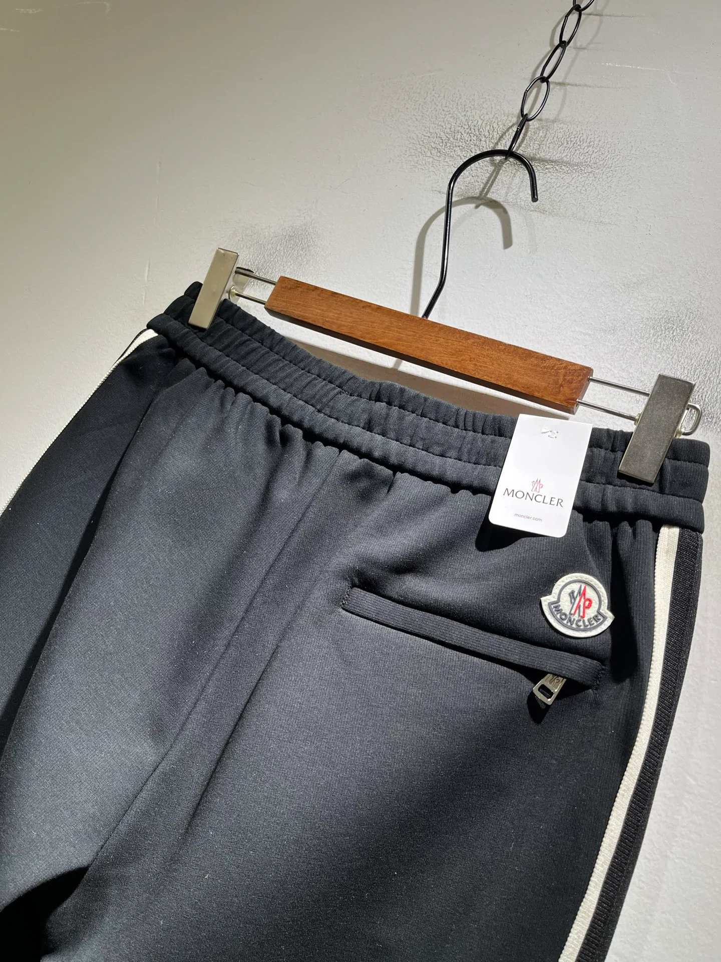 Men's Trousers MONCLER 18343128