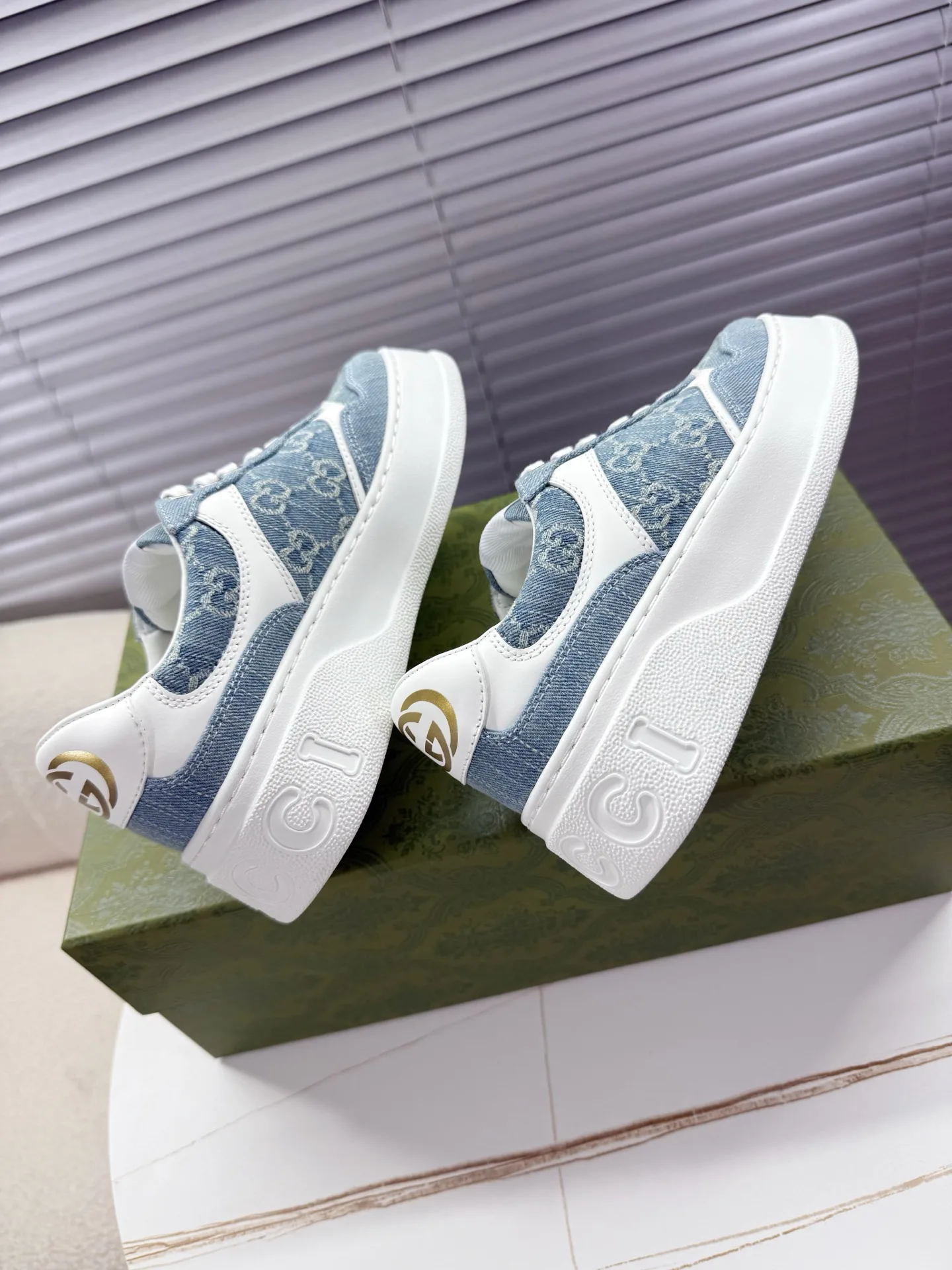 Women's Sneakers GUCCI 18011353