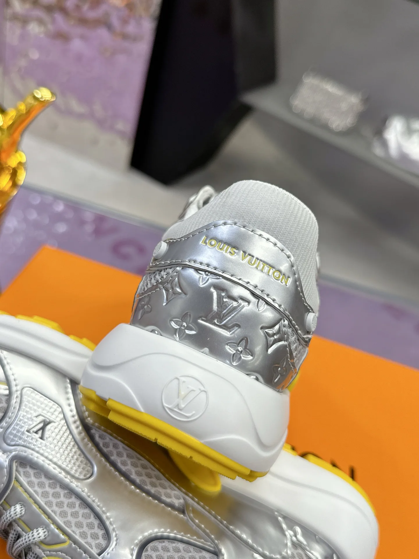 Women's Sneakers LOUIS VUITTON 17530433