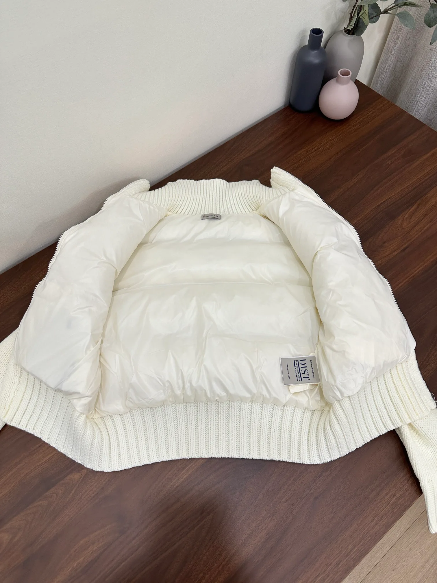 Women's Jackets And Down Jackets MONCLER 18188493