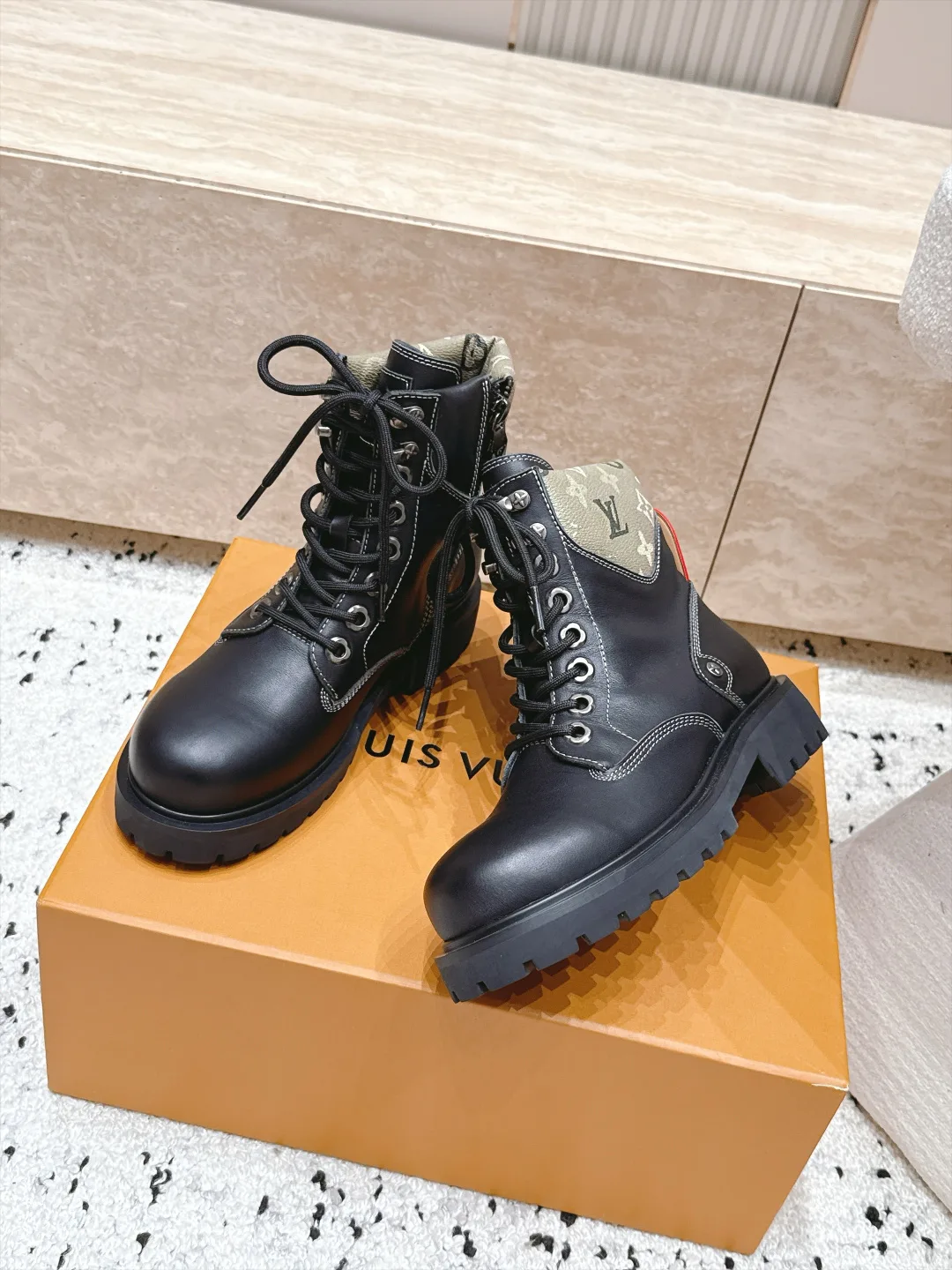 Women's Ankle Boots LOUIS VUITTON 18492464