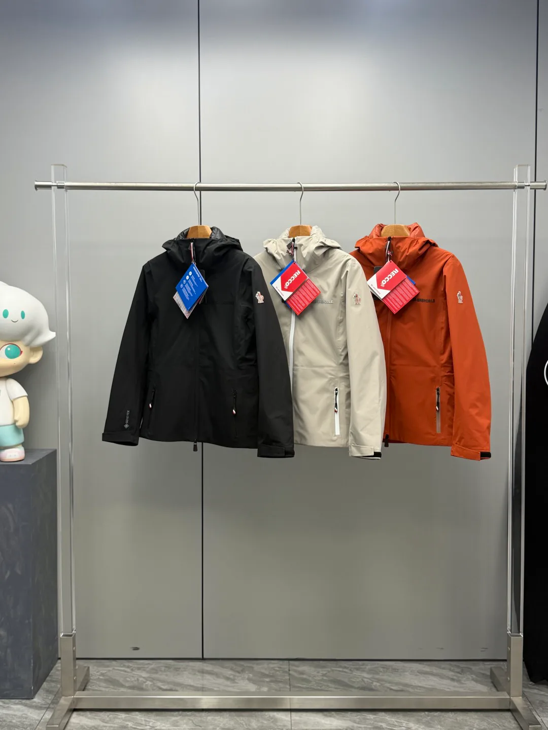 Women's Jackets And Down Jackets MONCLER 17841156