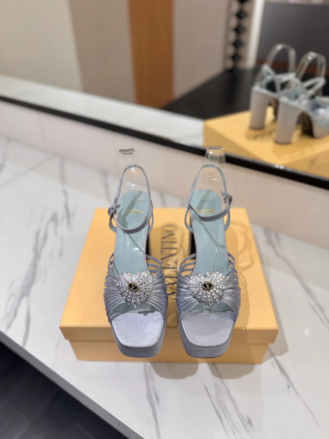 Women's Open-Toe Sandals VALENTINO 18134892
