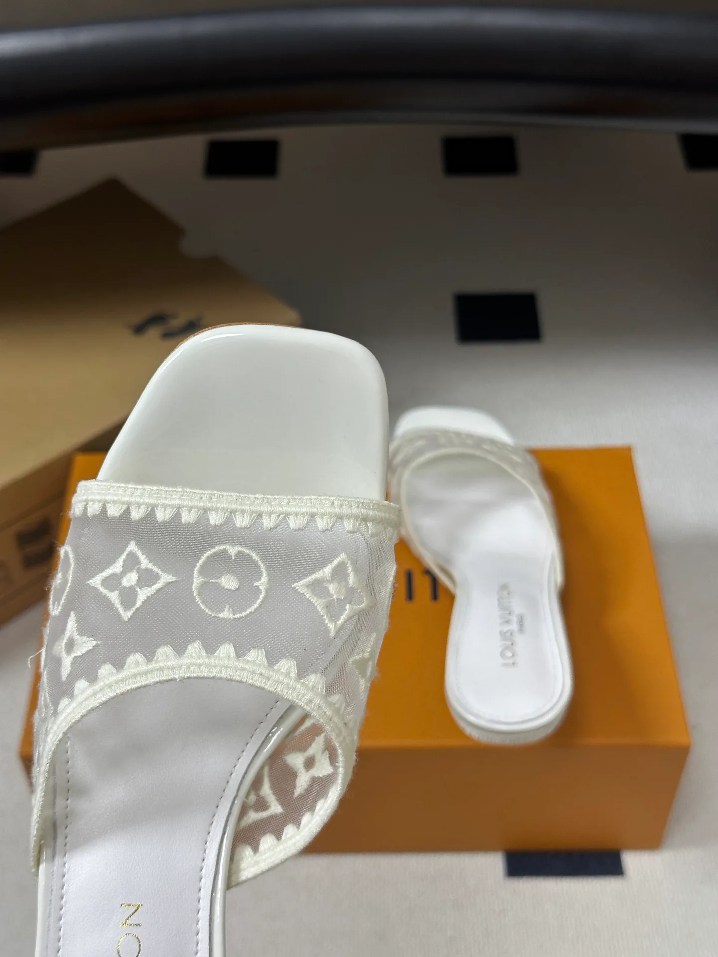 Women's Mules And Clogs LOUIS VUITTON 18049394
