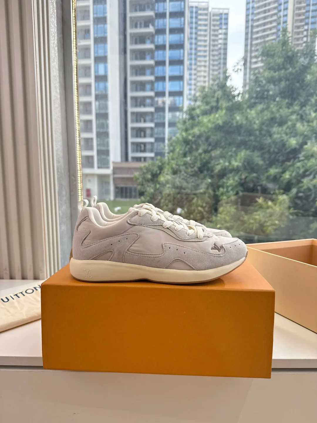 Women's Sneakers LOUIS VUITTON 18053498