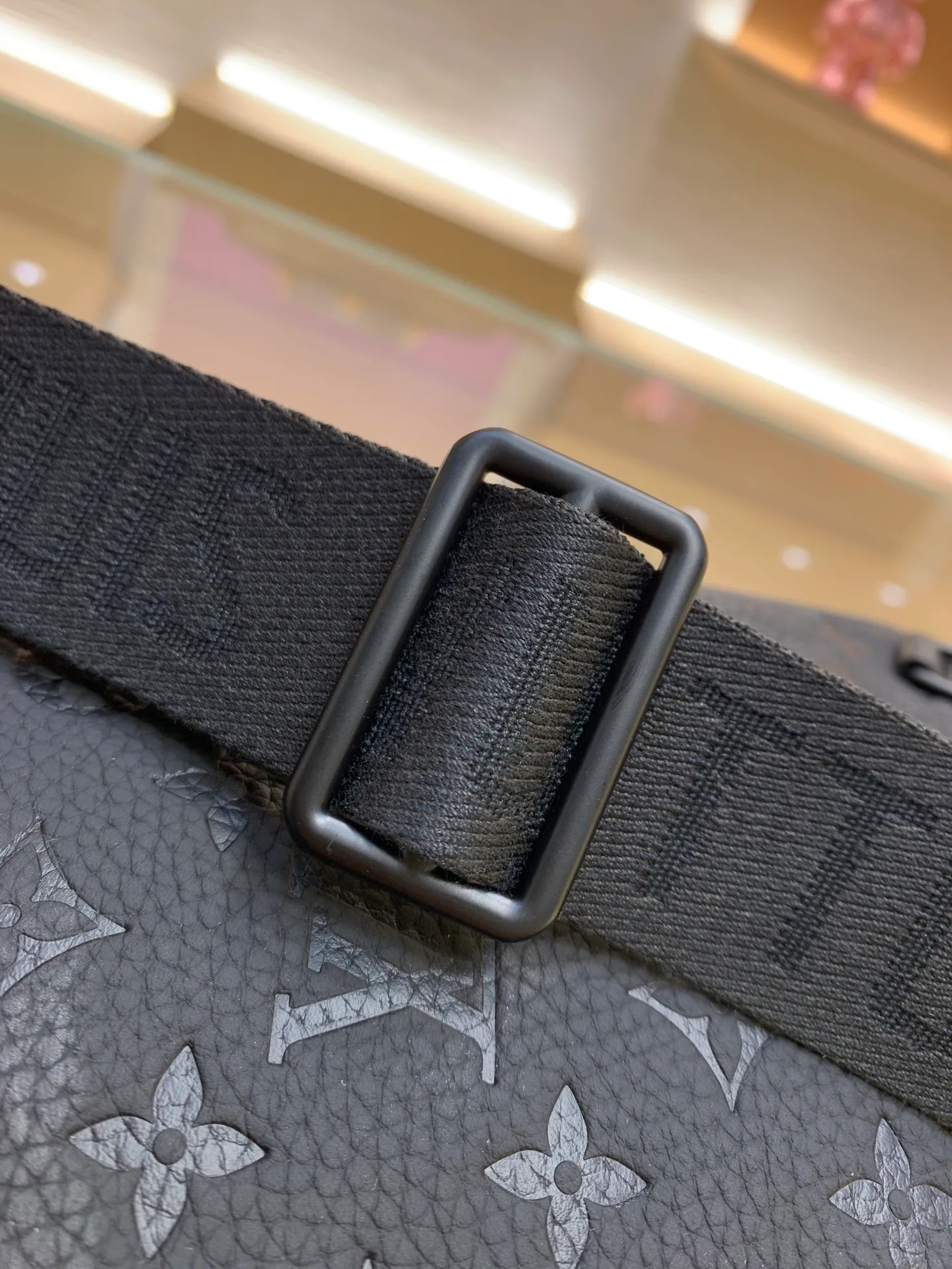 Women's Shoulder Bags LOUIS VUITTON 17802507