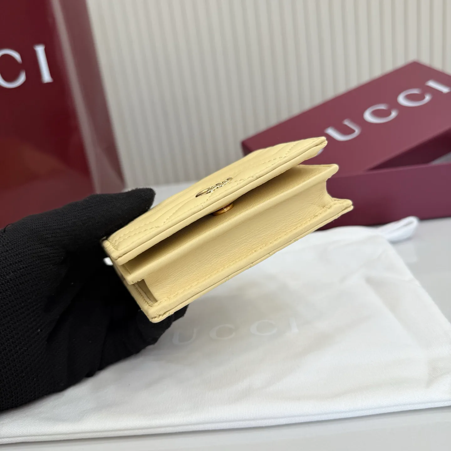 Women's Clutches GUCCI 17948237