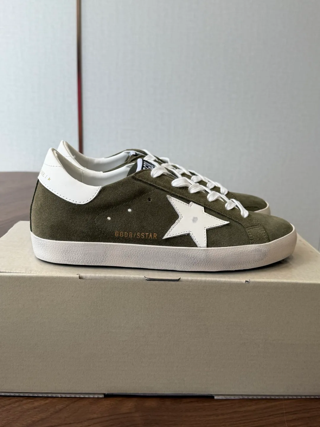 Women's Sneakers GOLDEN GOOSE 18146569