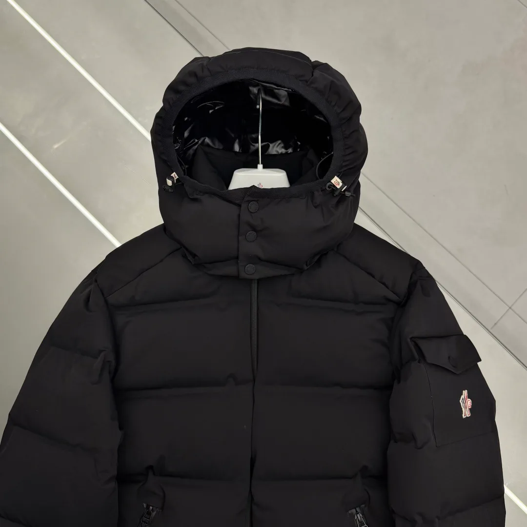 Women's Jackets And Down Jackets MONCLER 17418464