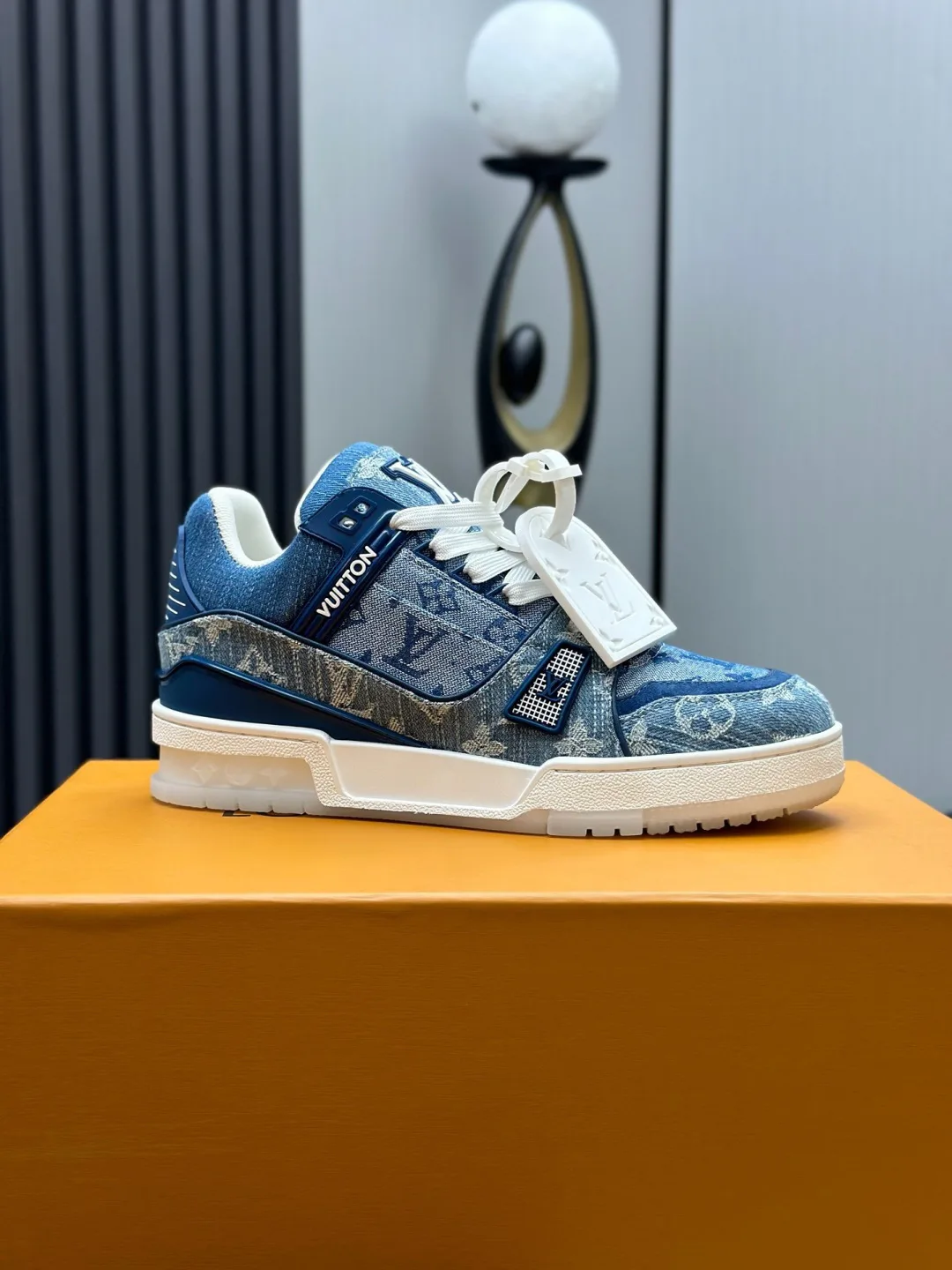Women's Sneakers LOUIS VUITTON 18011532