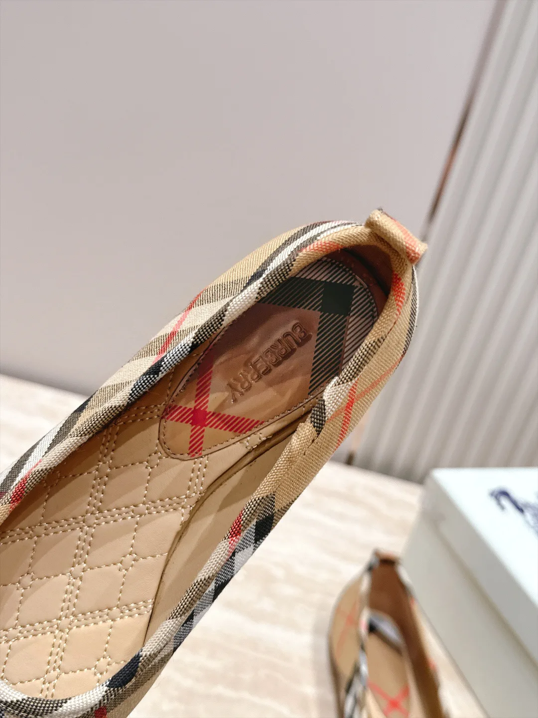Women's Ballet Flats BURBERRY 17946302