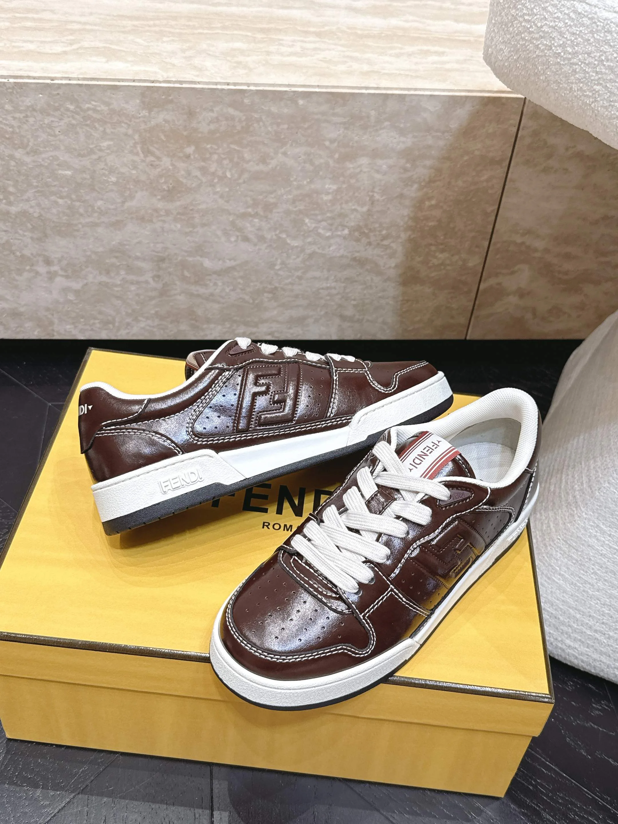 Women's Sneakers FENDI 17682043