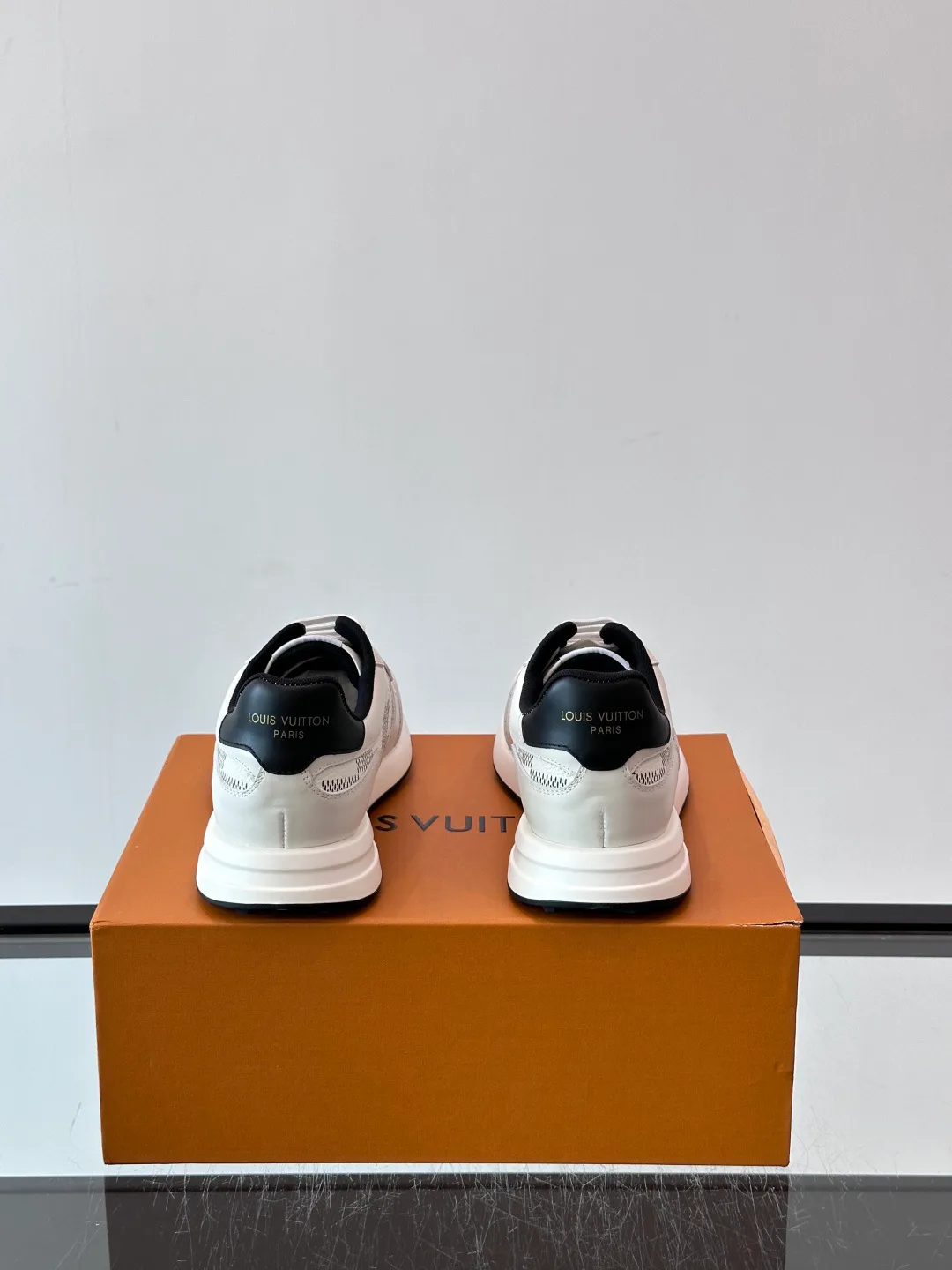 Men's Sneakers LOUIS VUITTON 18400553