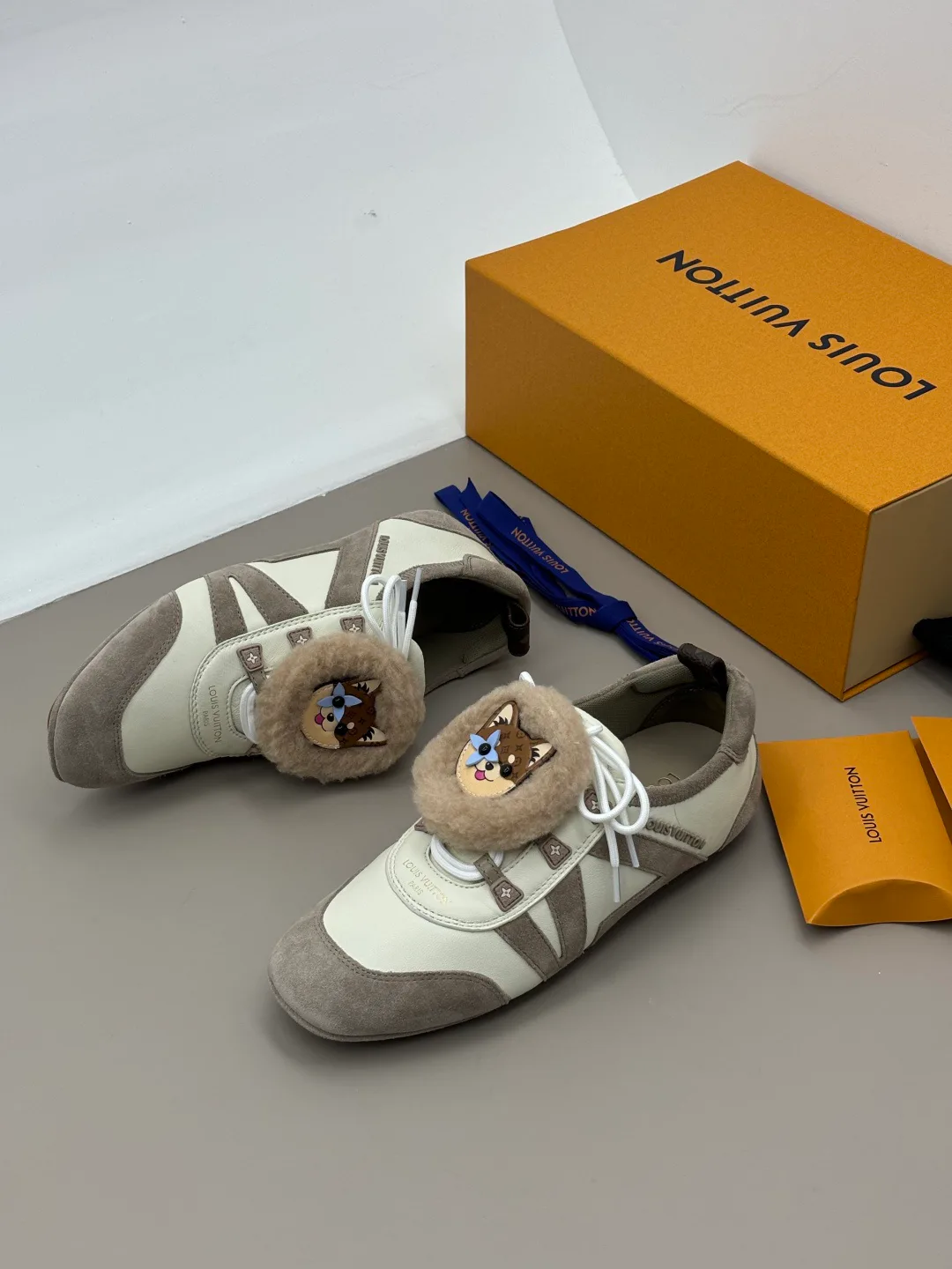 Women's Sneakers LOUIS VUITTON 18006206