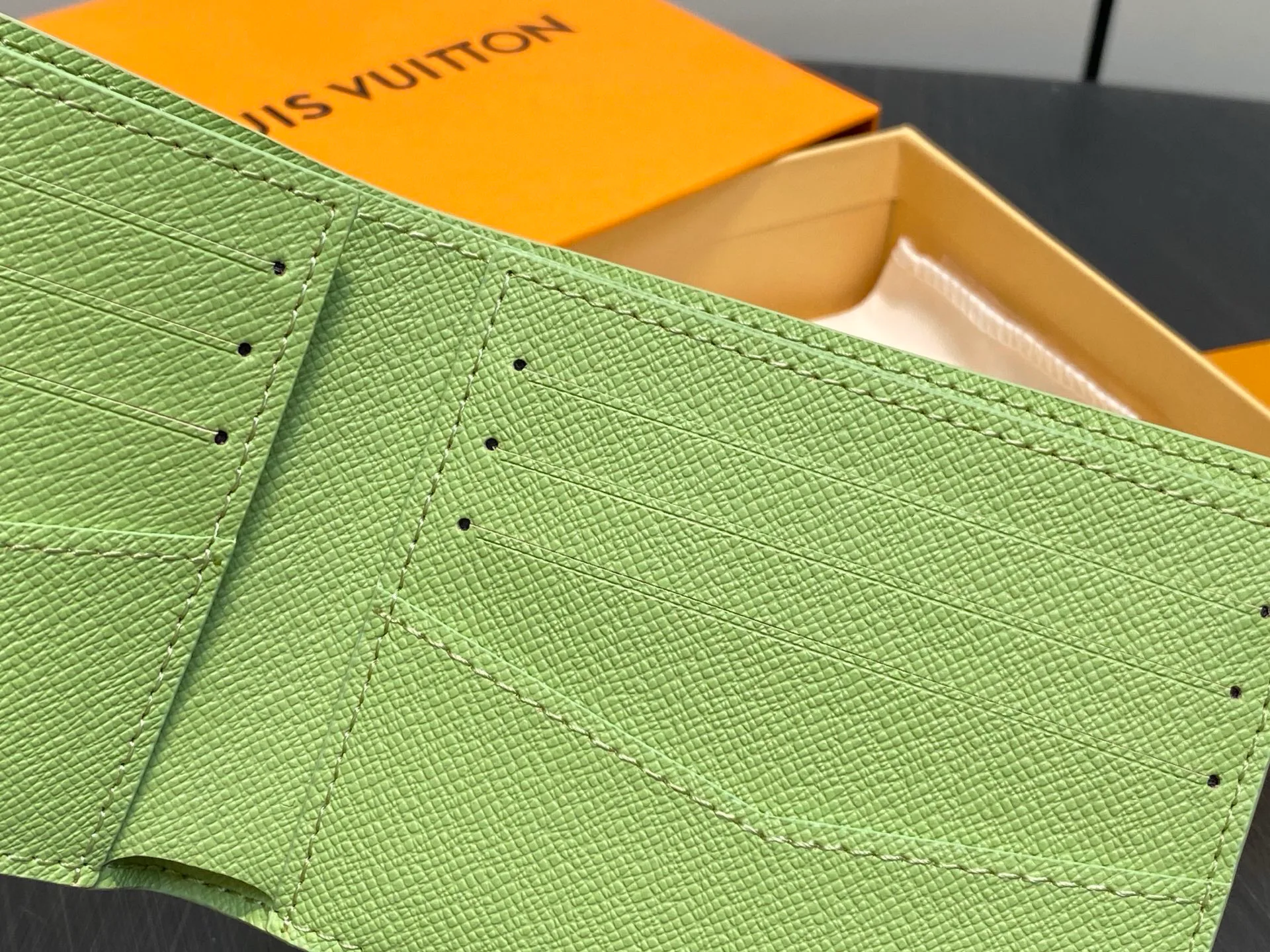 Women's Clutches LOUIS VUITTON 17499414