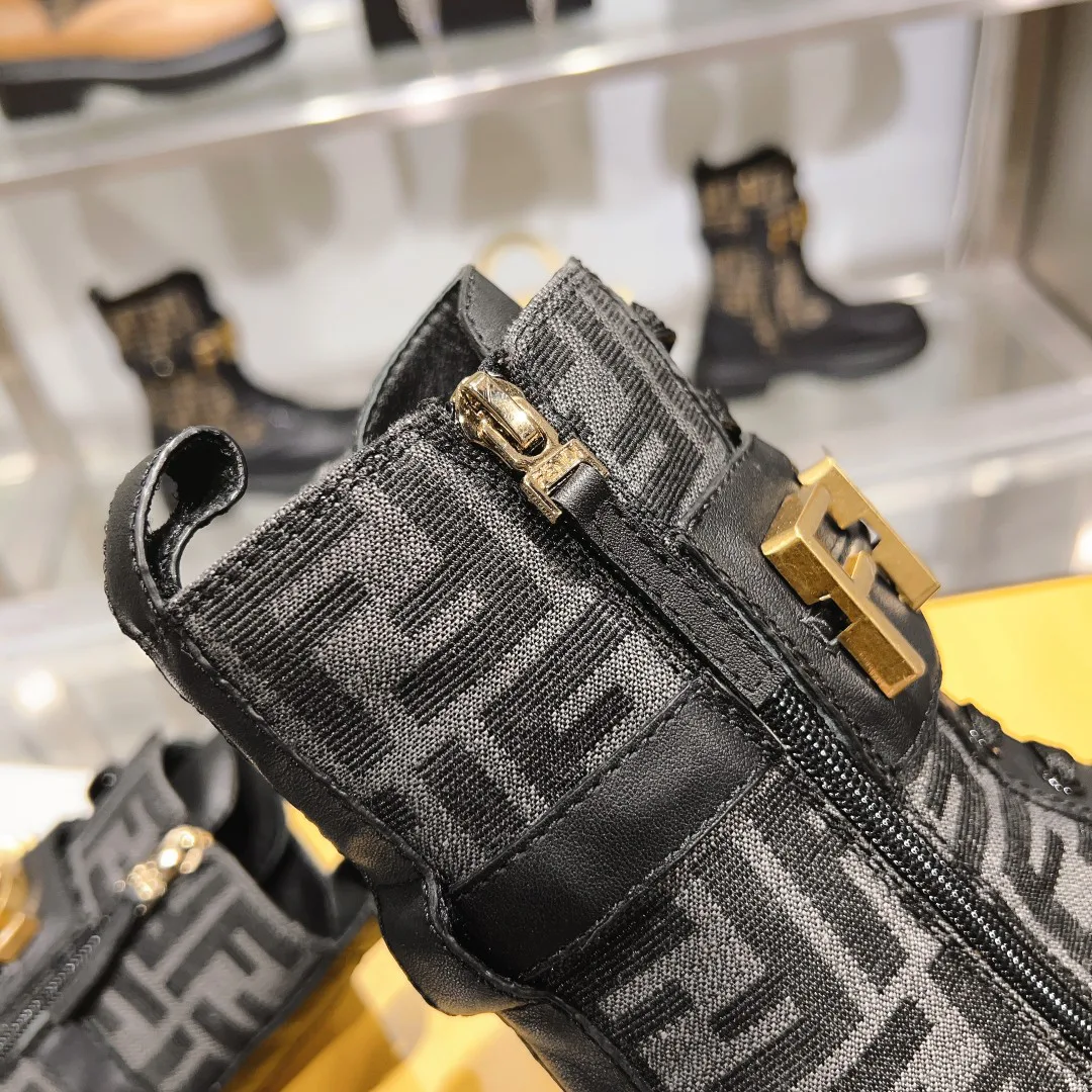 Women's Ankle Boots FENDI 18264016