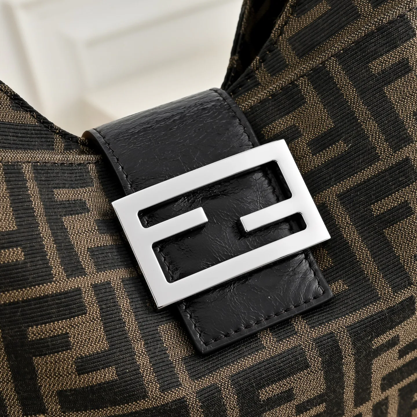 Классические Сумки Женские Fendi 18676174