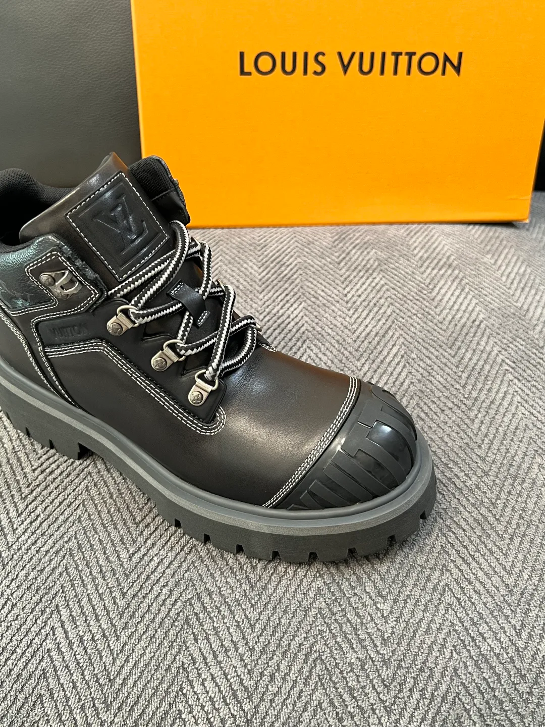 Men's Ankle Boots LOUIS VUITTON 18417475