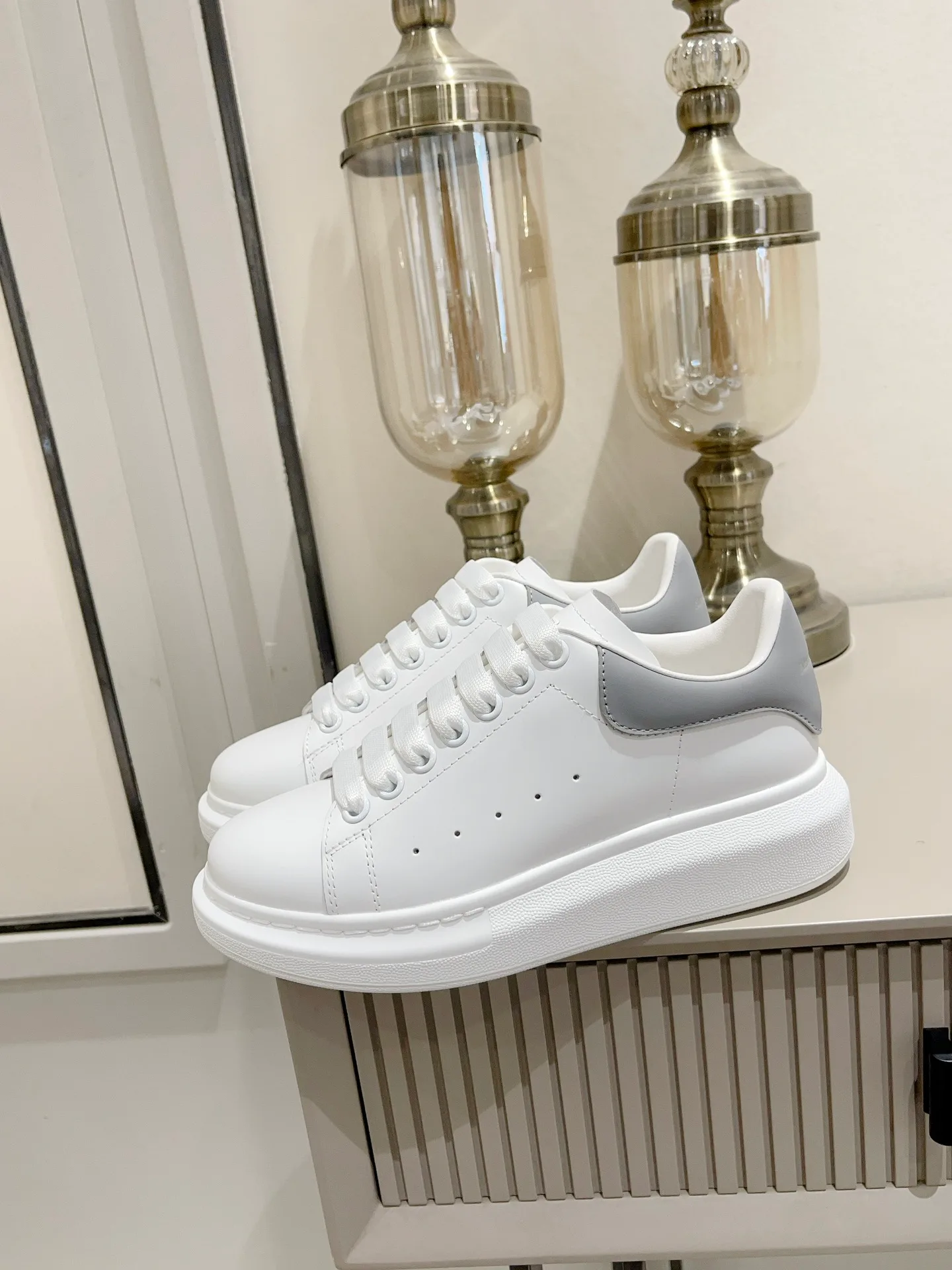 Women's Sneakers ALEXANDER MCQUEEN 18373666