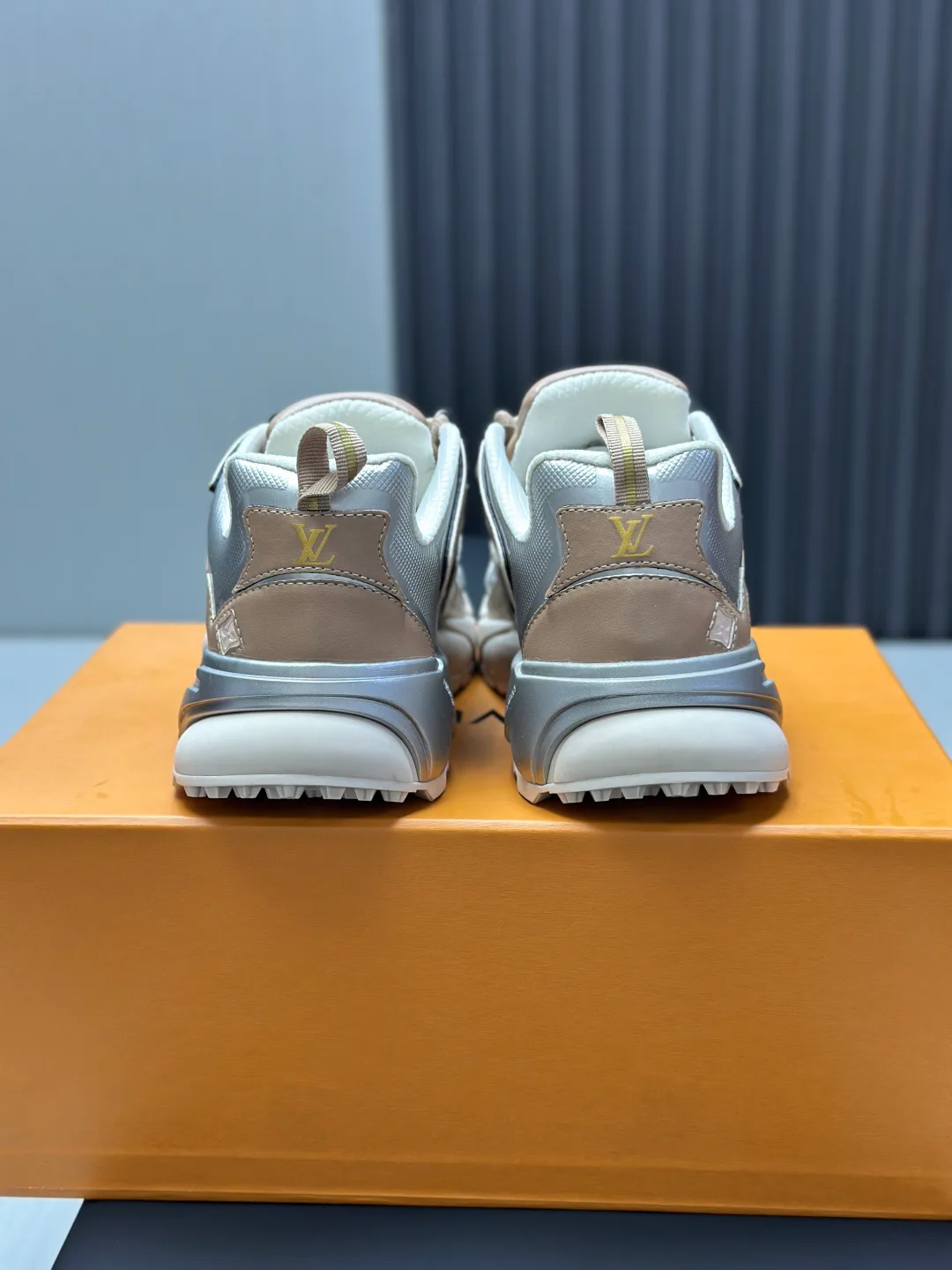 Men's Sneakers LOUIS VUITTON 18211993