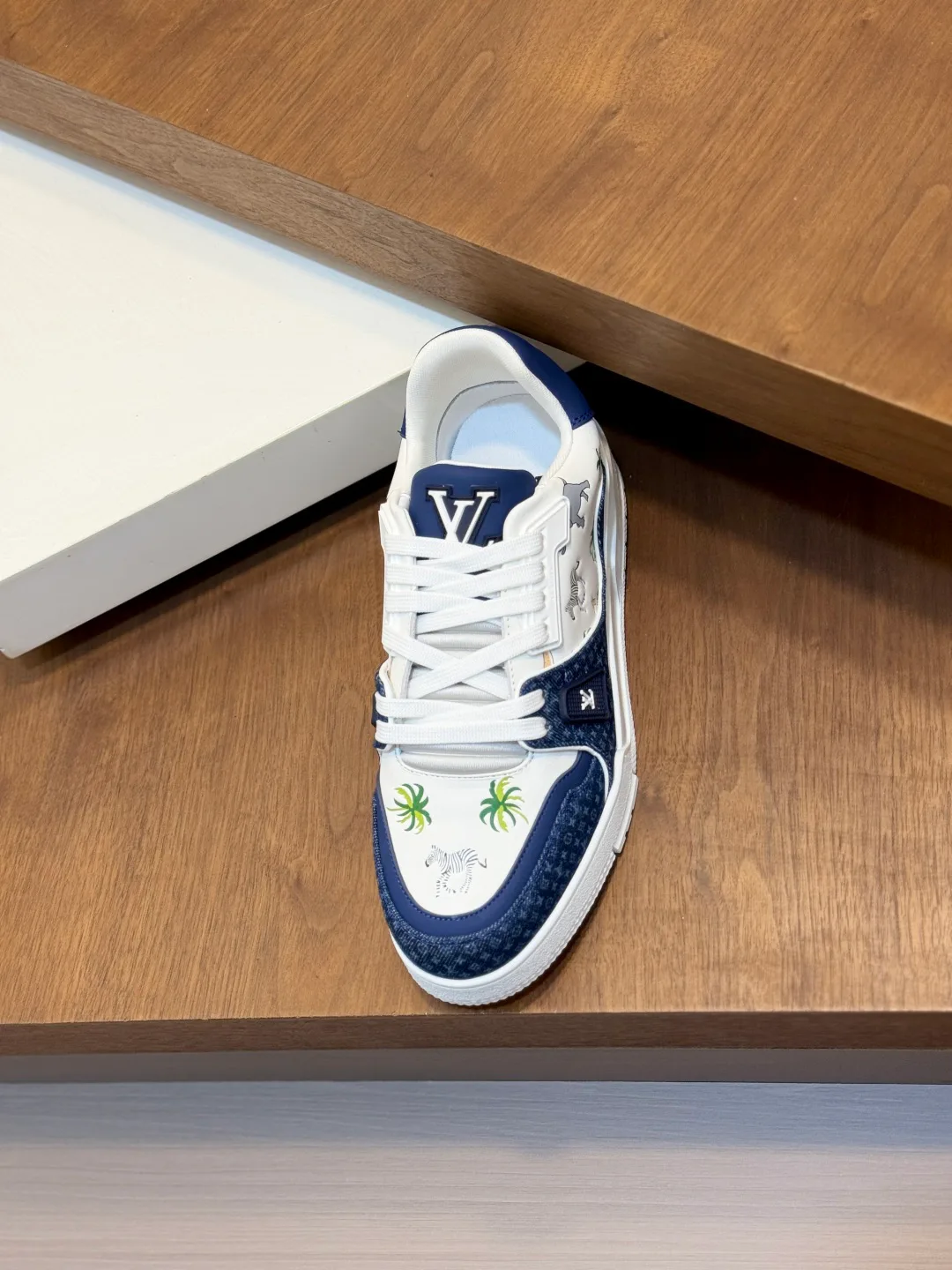 Men's Sneakers LOUIS VUITTON 18234376