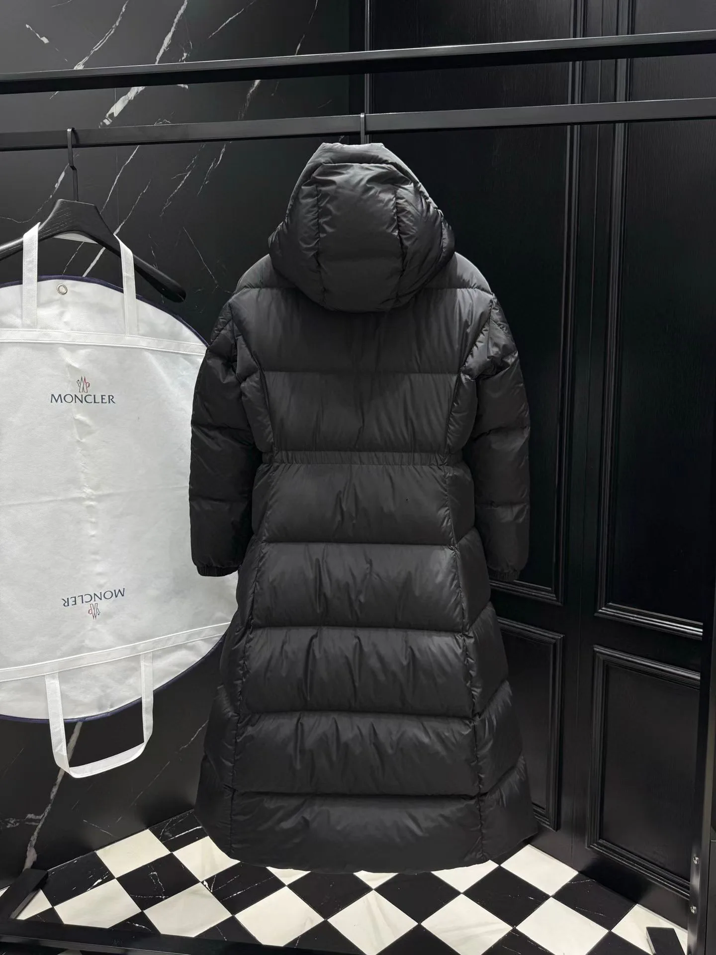 Women's Jackets And Down Jackets MONCLER 17810374