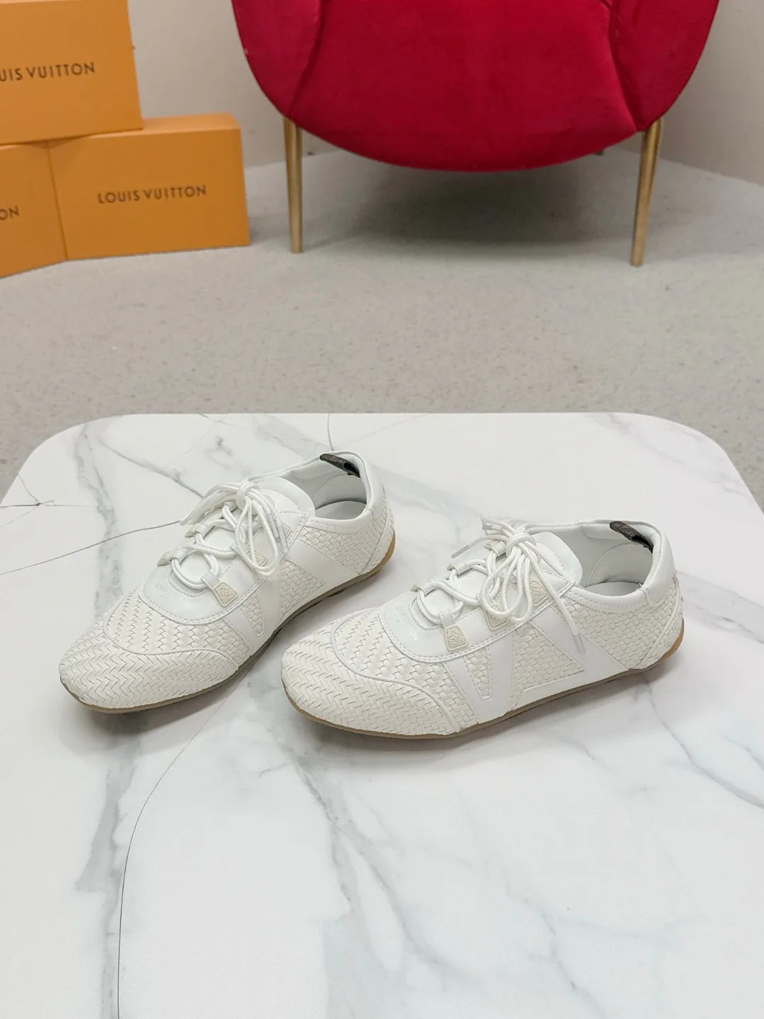 Women's Sneakers LOUIS VUITTON 17704486