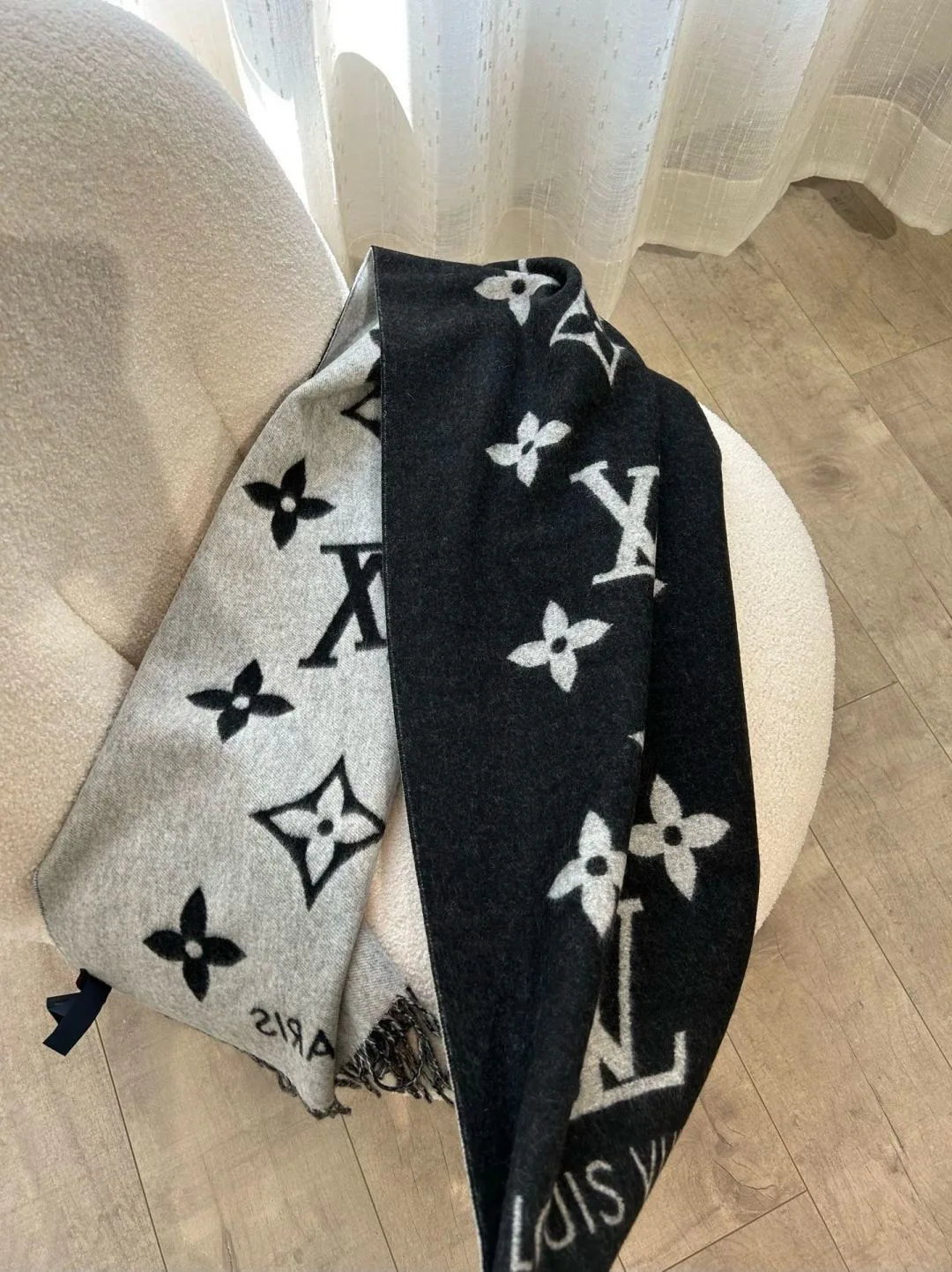 Scarves LOUIS VUITTON 18141167