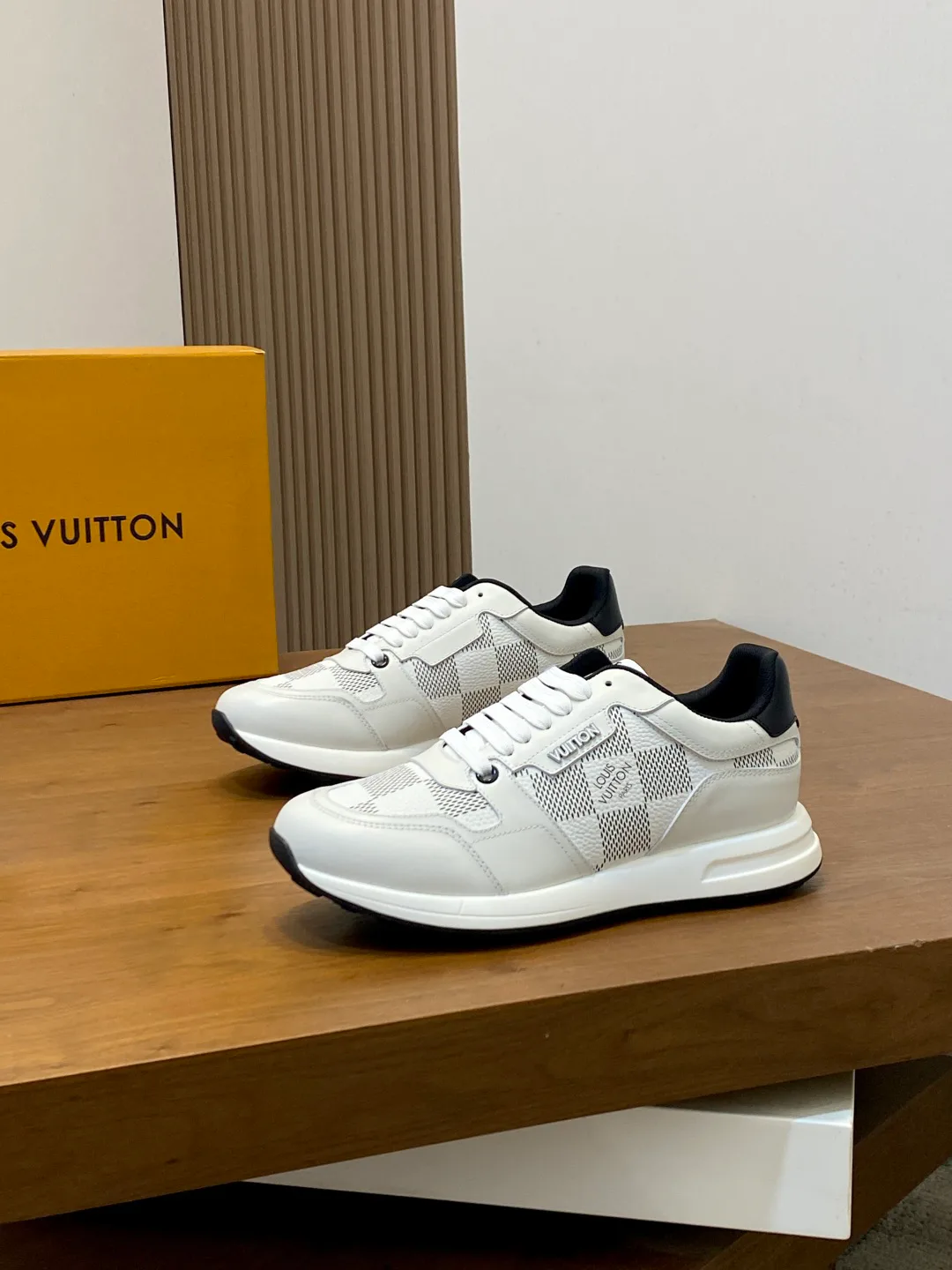 Men's Sneakers LOUIS VUITTON 18274585