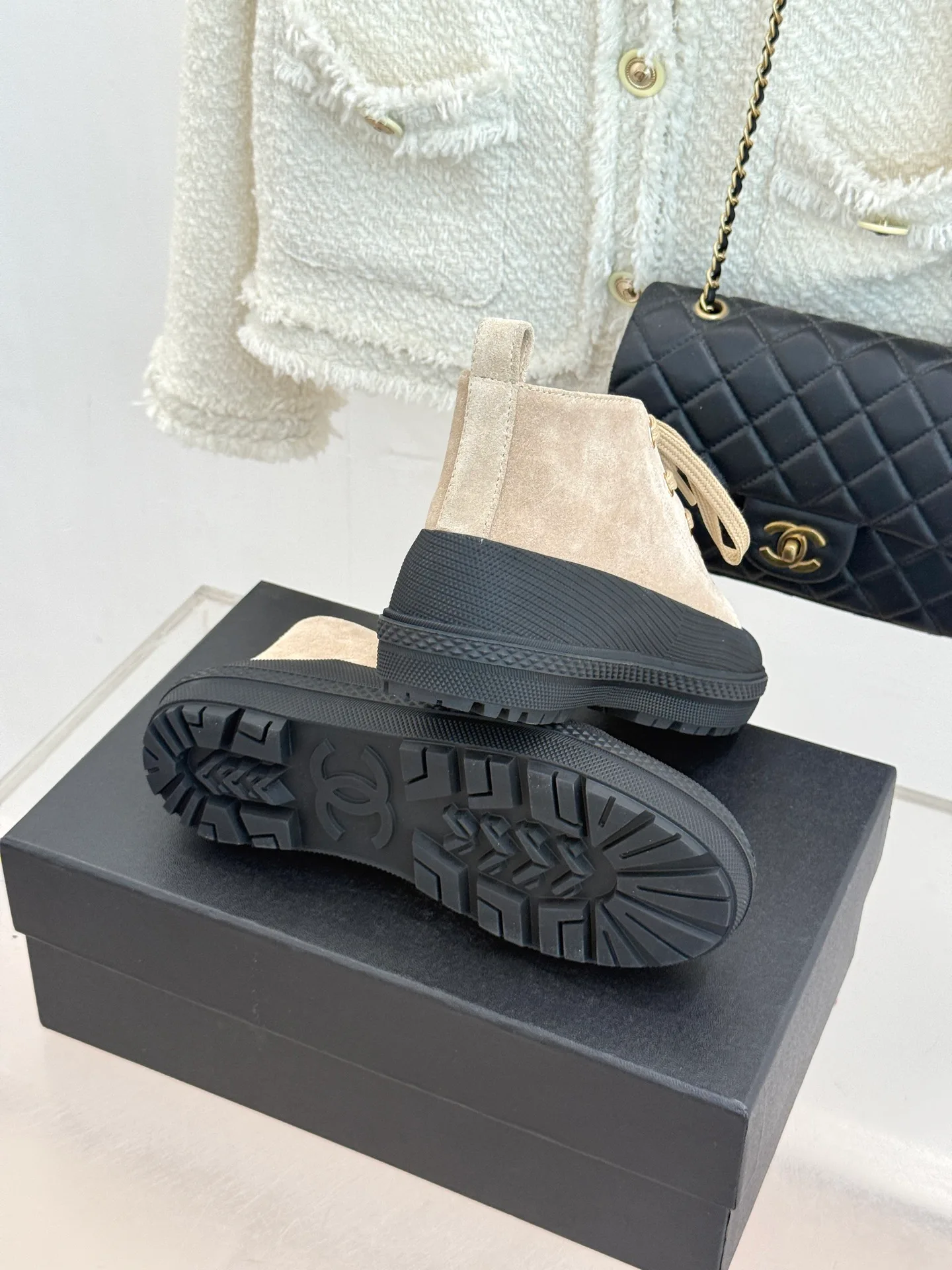 Women's Sneakers CHANEL 18436487