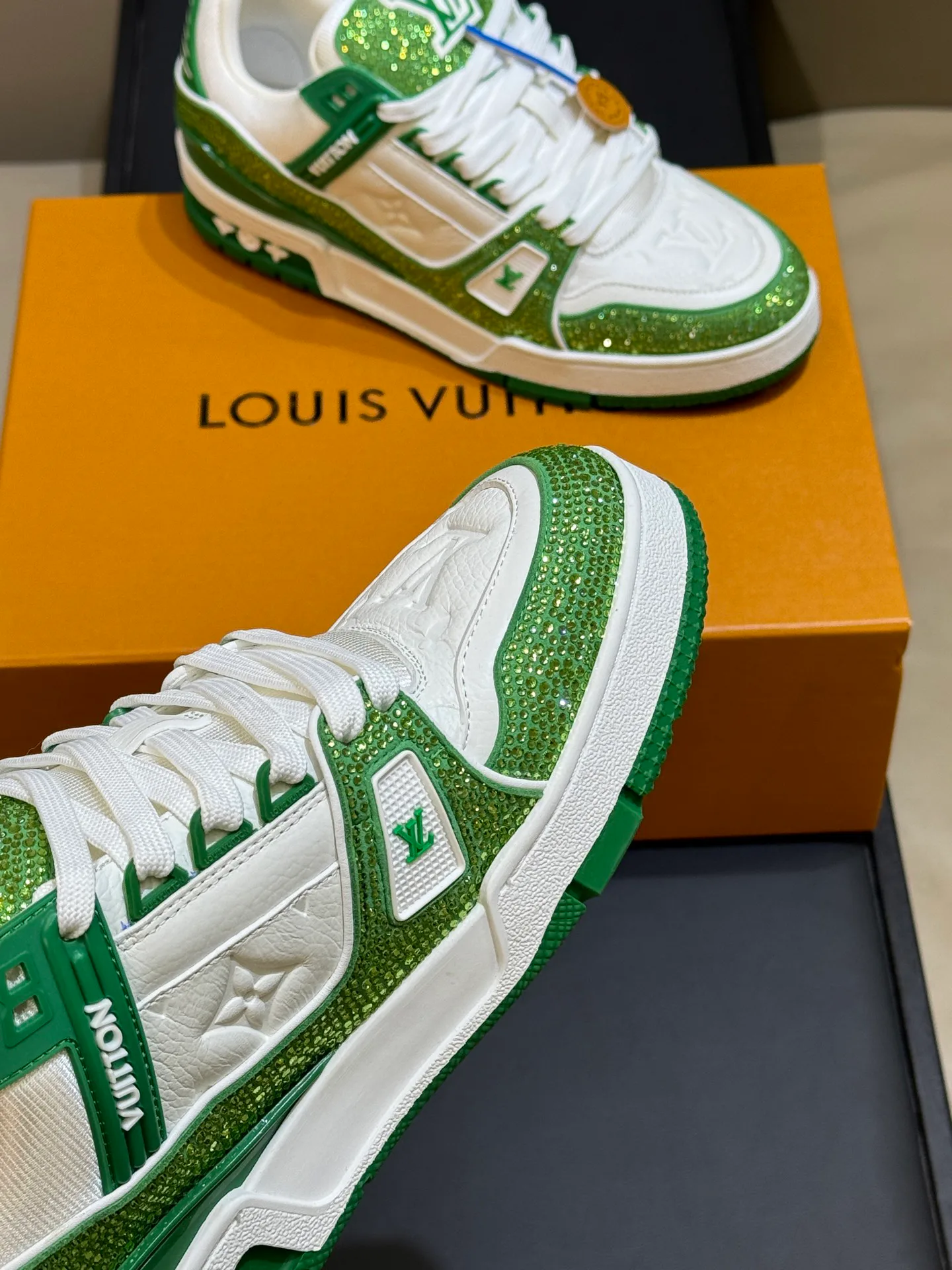 Women's Sneakers LOUIS VUITTON 18073569