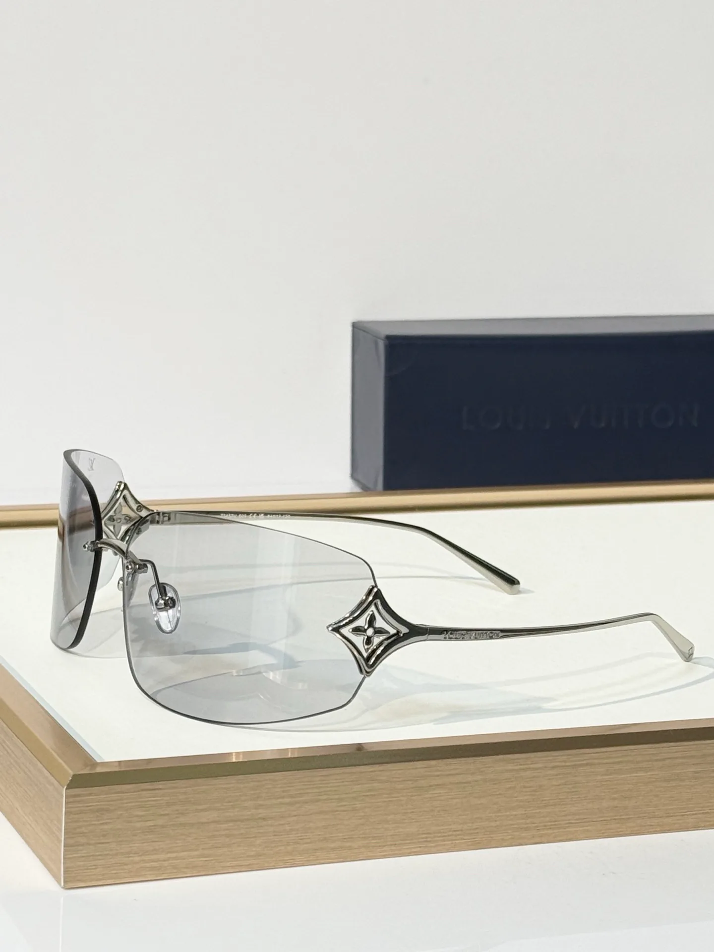Glasses LOUIS VUITTON 18117691