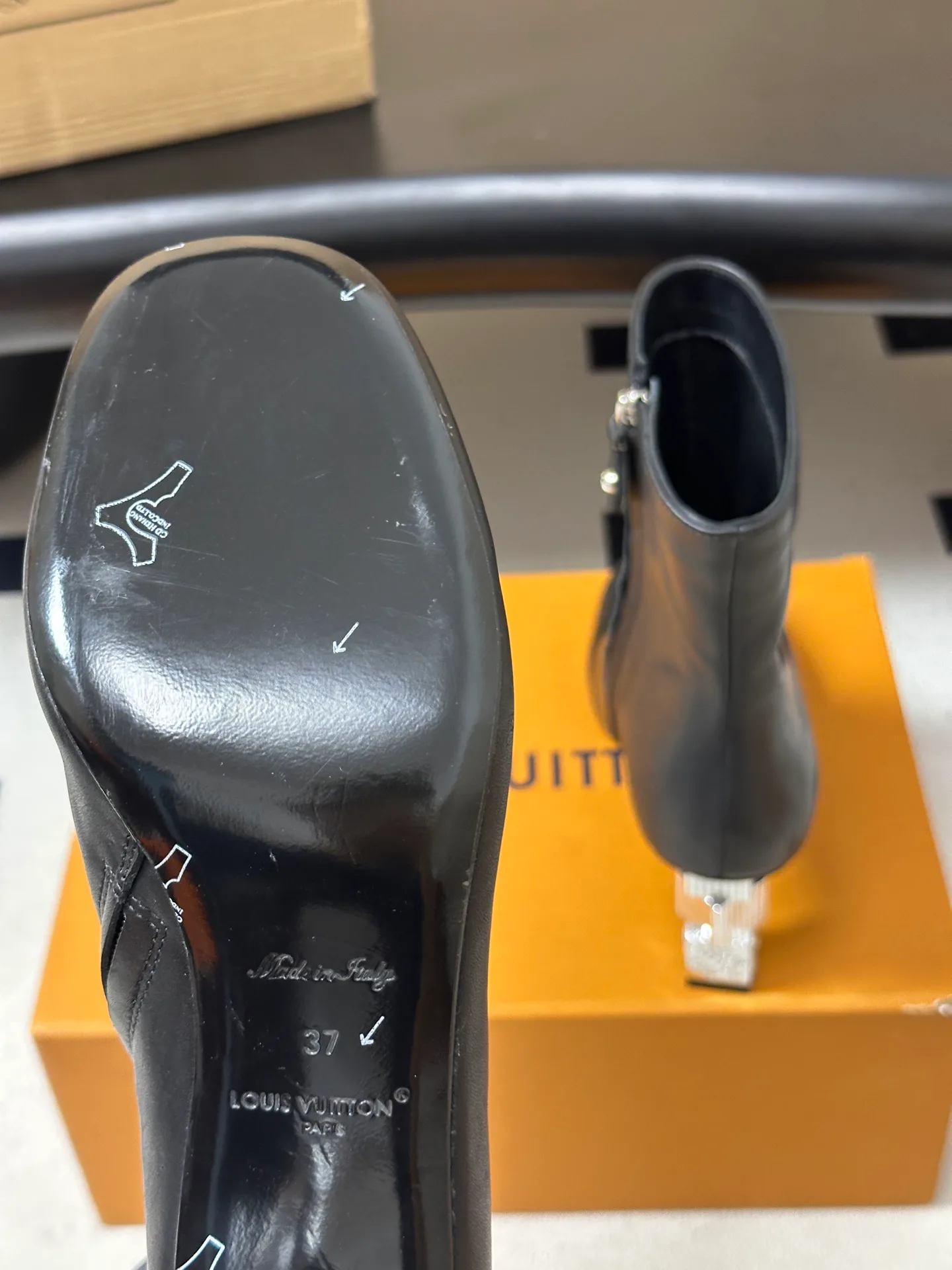 Women's Booties LOUIS VUITTON 18388130