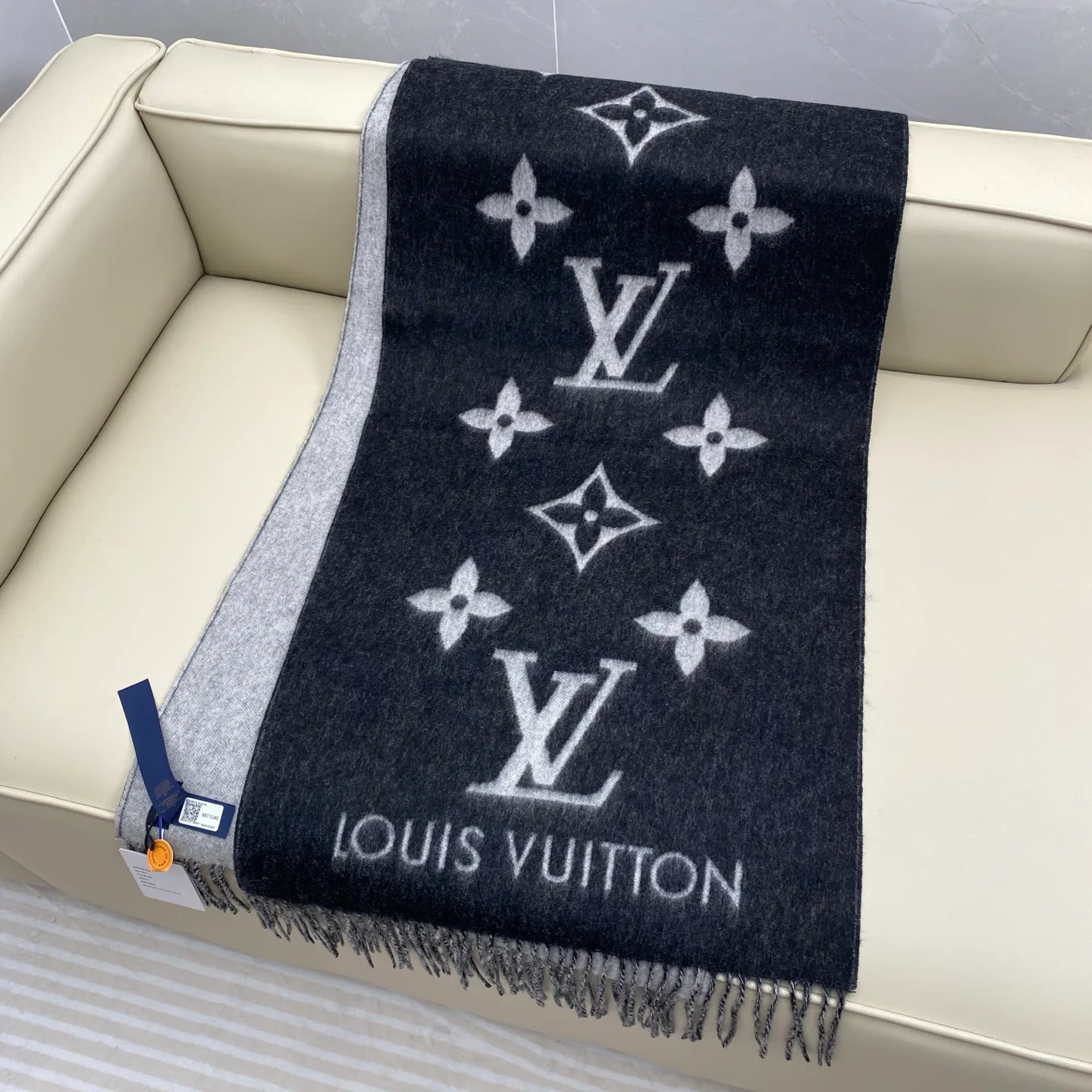 Scarves LOUIS VUITTON 18105569