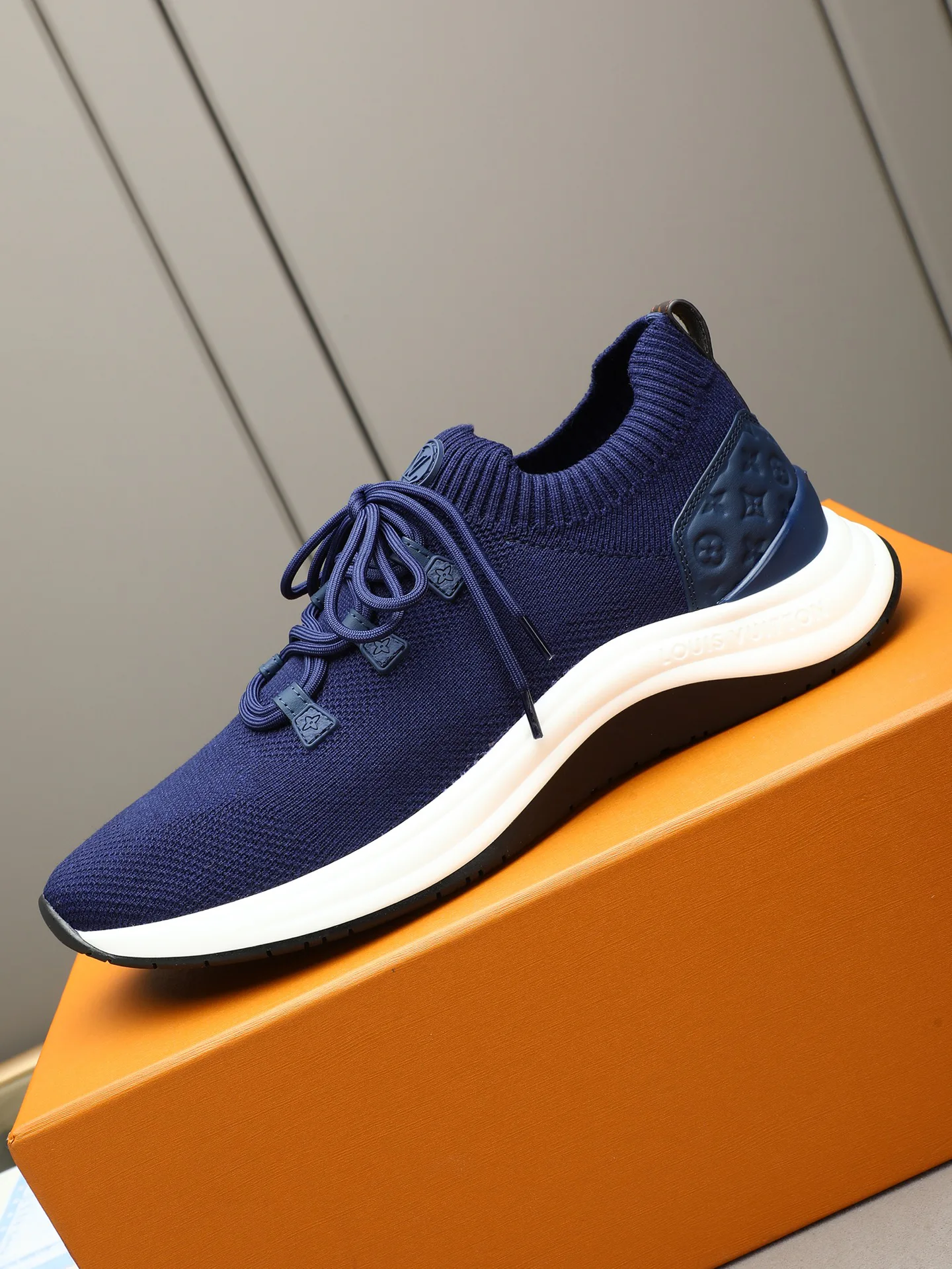 Women's Sneakers LOUIS VUITTON 17947270