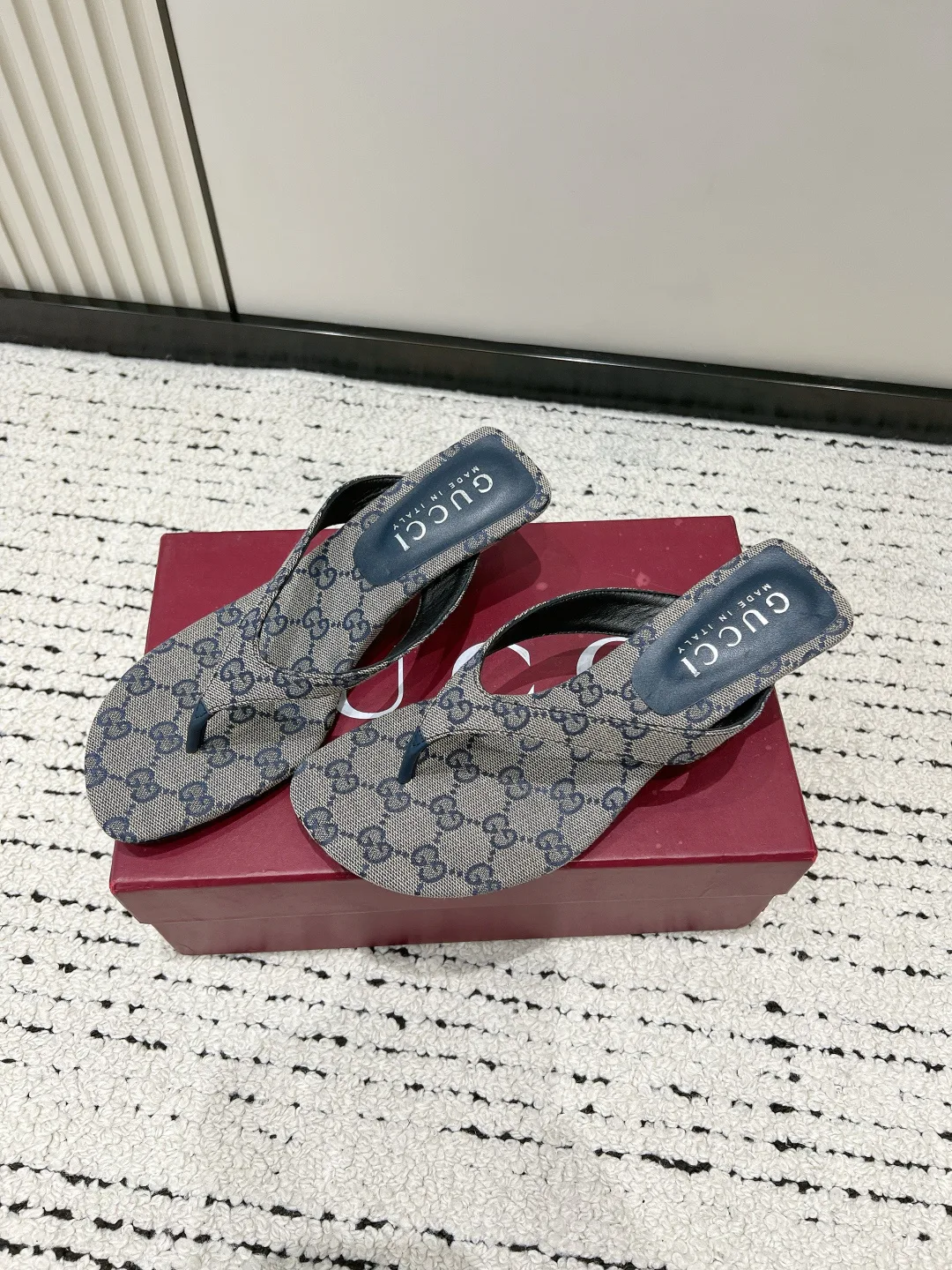 Women's Flip-Flops GUCCI 17637840