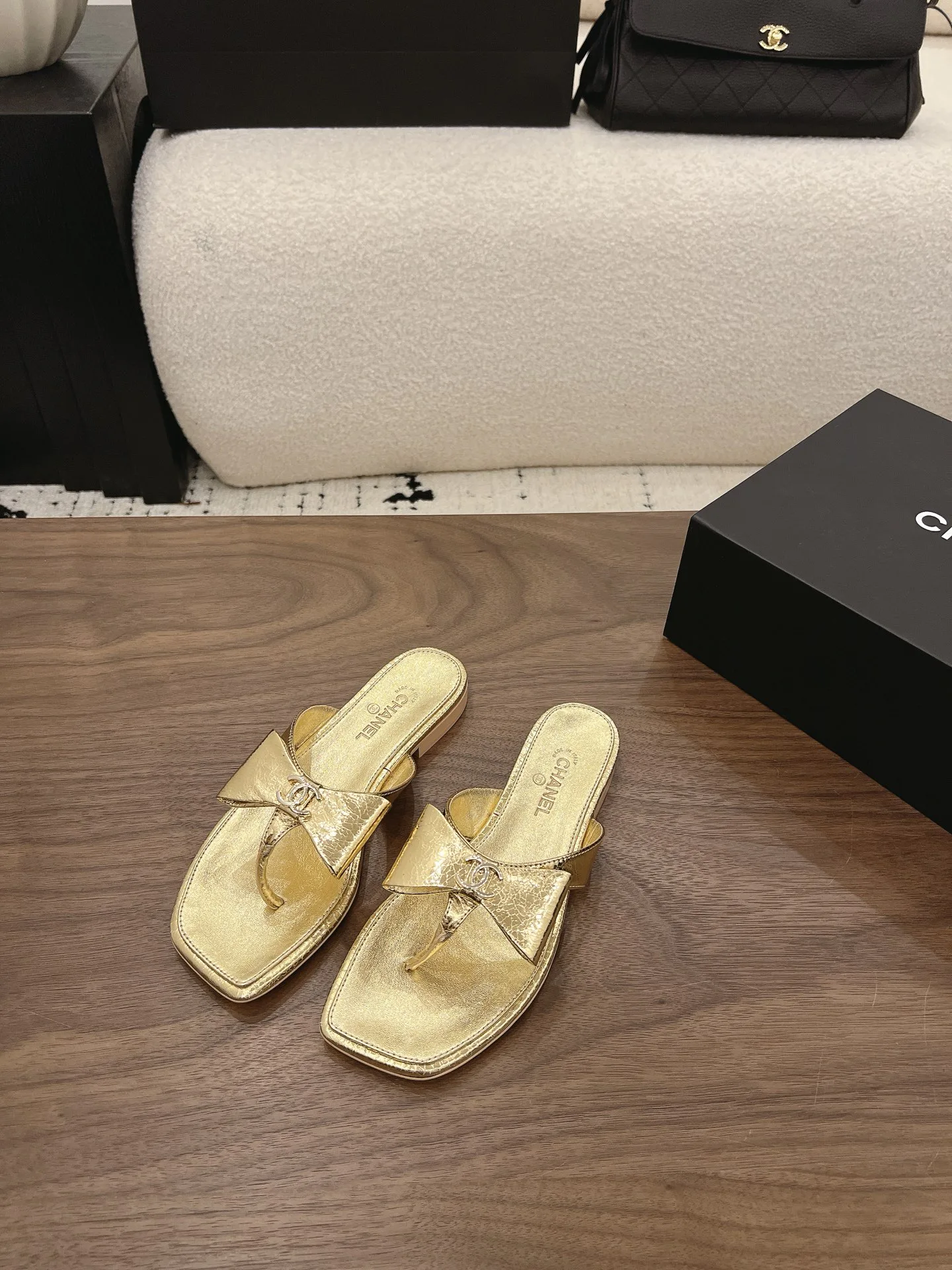 Women's Flip-Flops CHANEL 17342716
