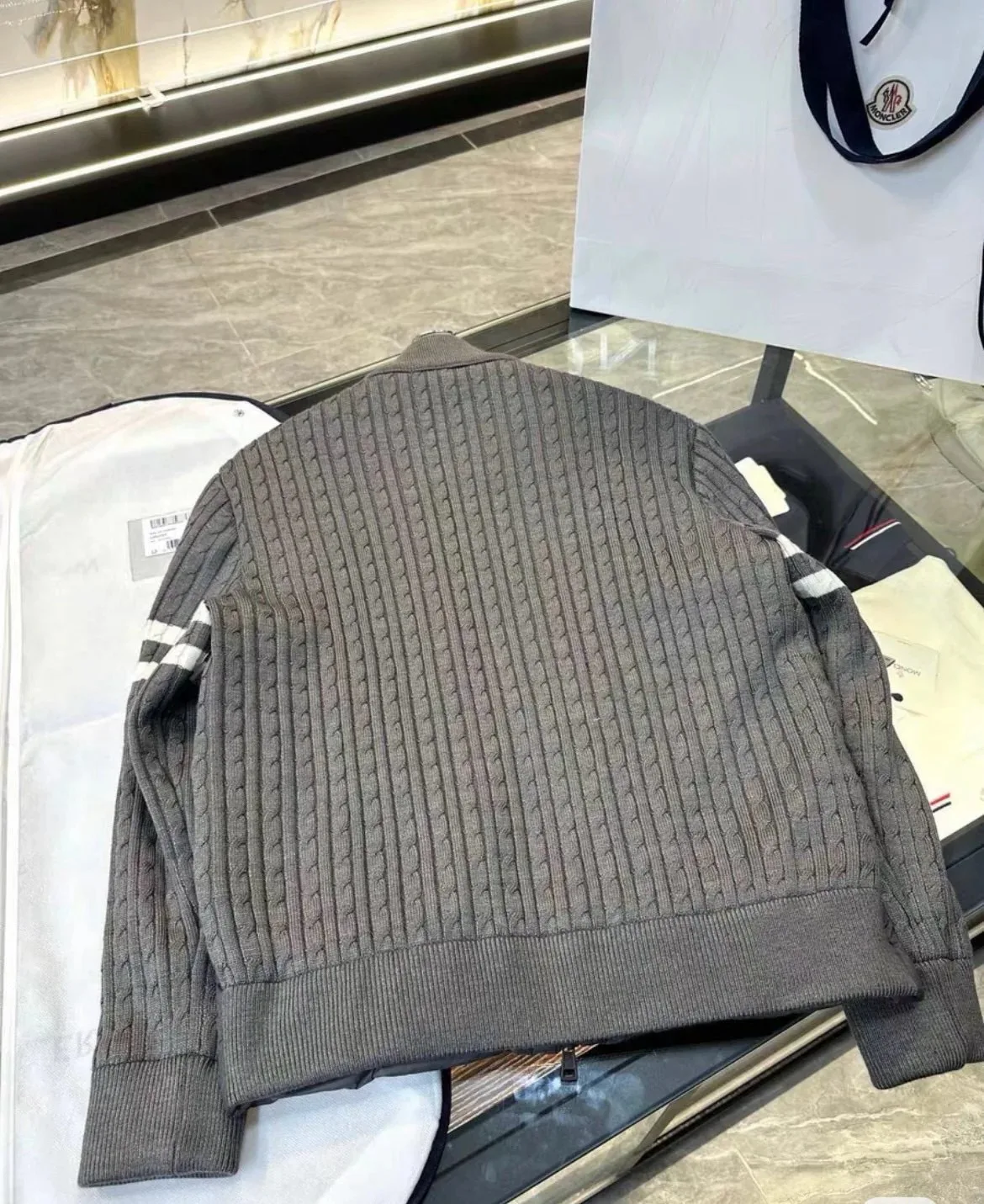 Women's Jackets And Down Jackets MONCLER 18131384