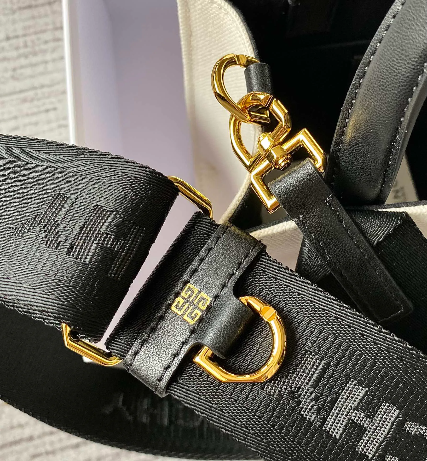 Women's Classic Handbags GIVENCHY 18452595