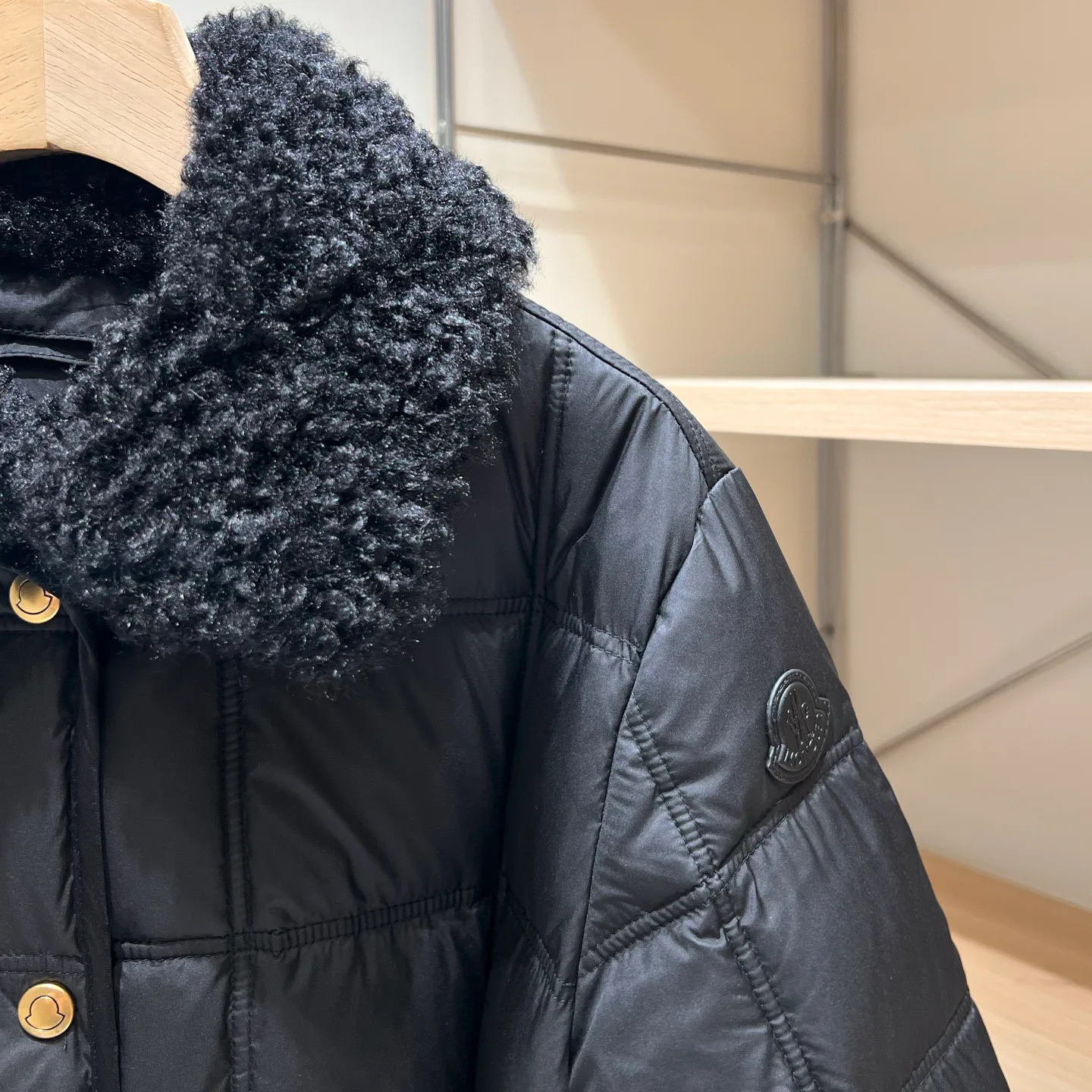 Women's Jackets And Down Jackets MONCLER 18036513
