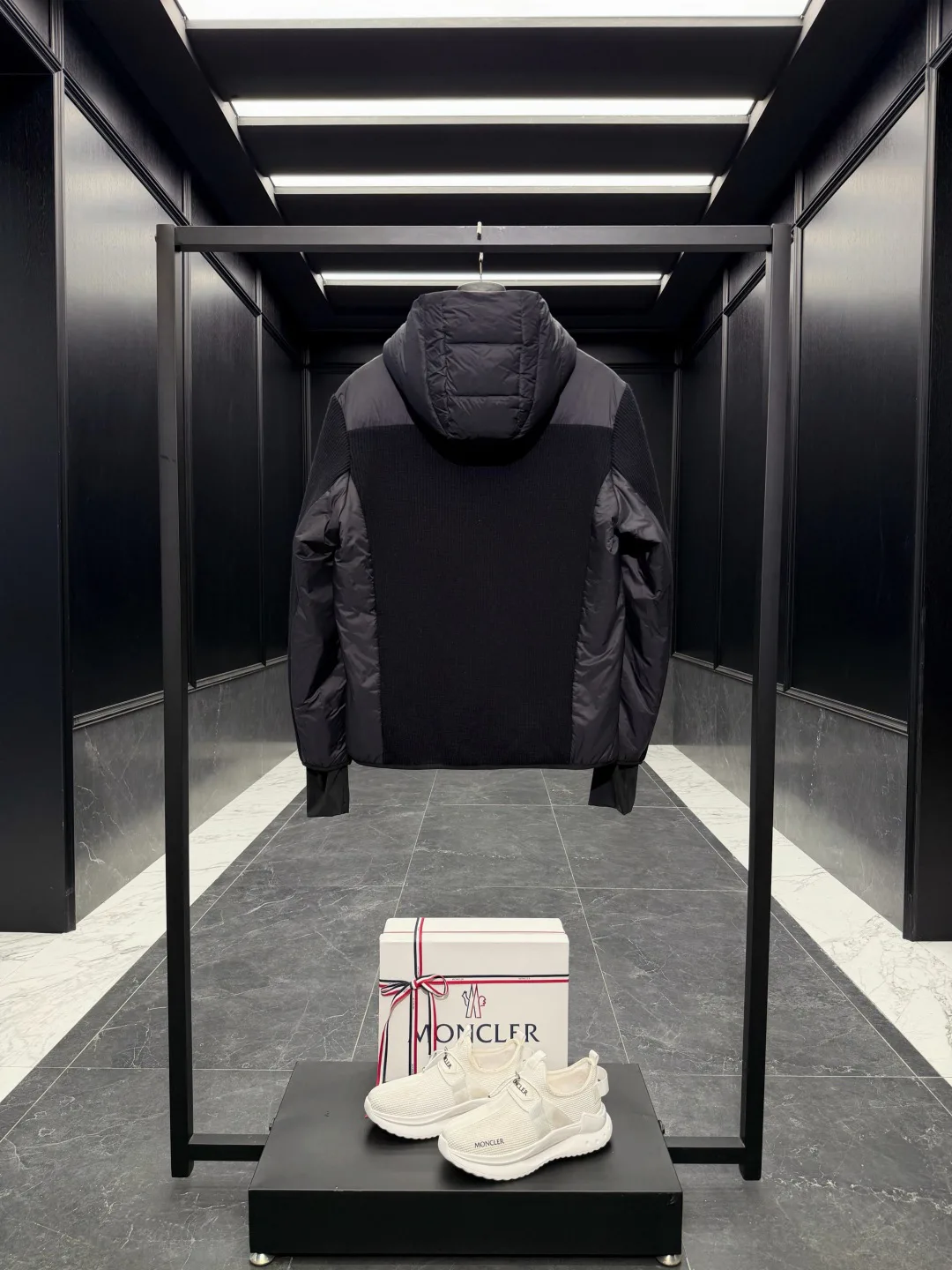 Men's Jackets And Down Jackets MONCLER 18416859