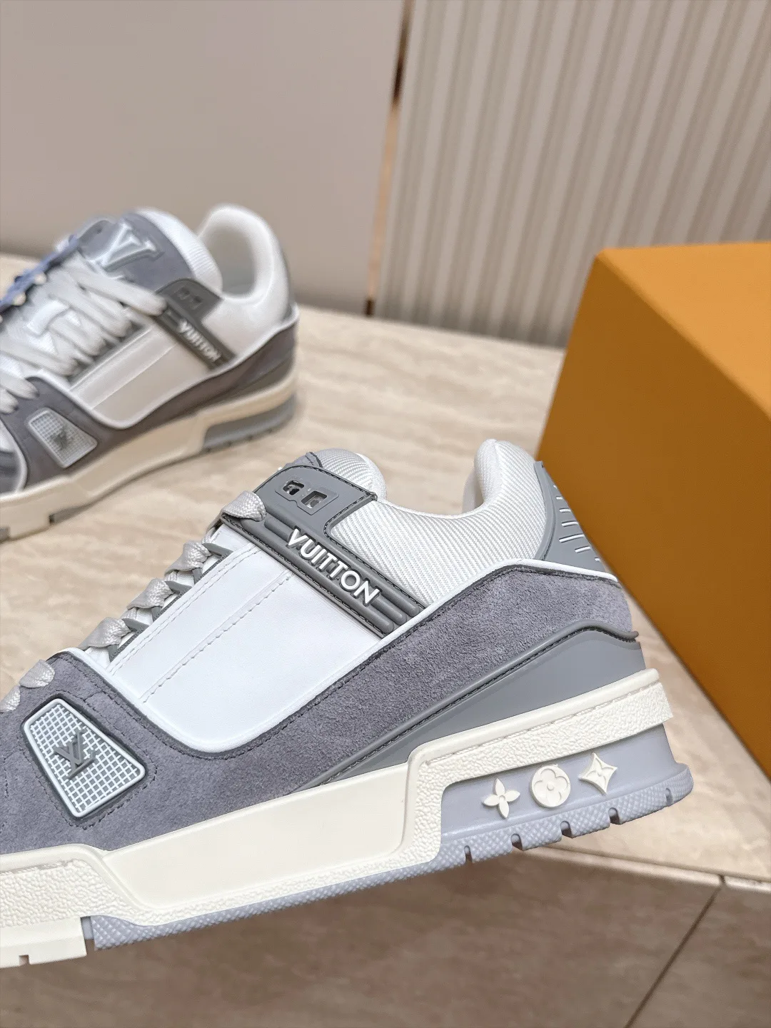Women's Sneakers LOUIS VUITTON 17866559