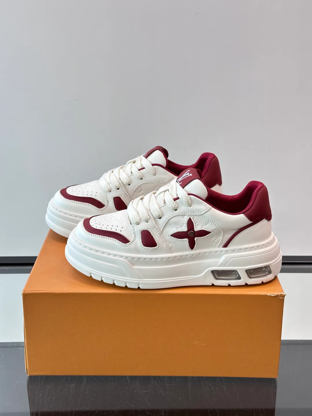 Men's Sneakers LOUIS VUITTON 18500678
