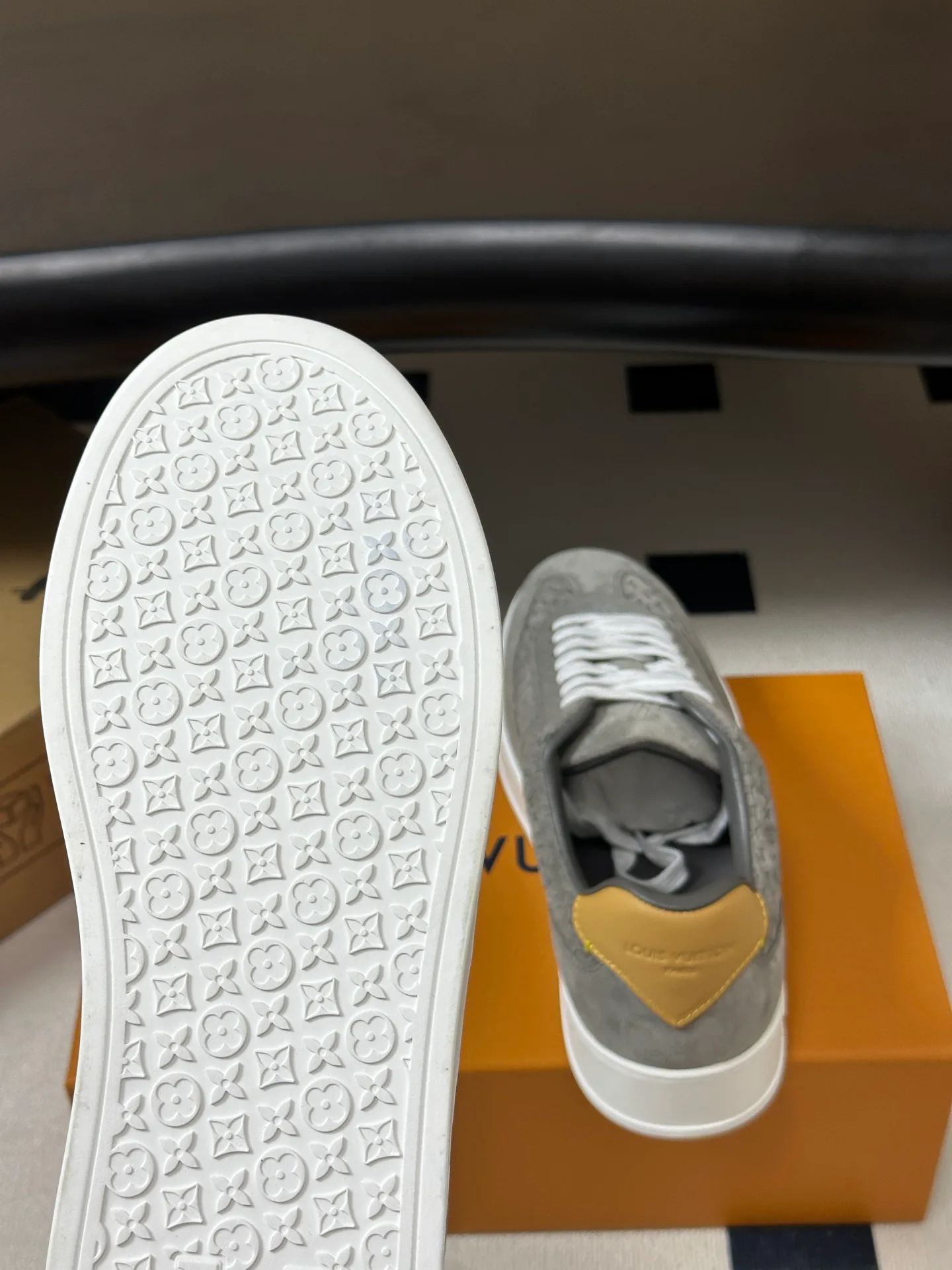 Men's Sneakers LOUIS VUITTON 18340908