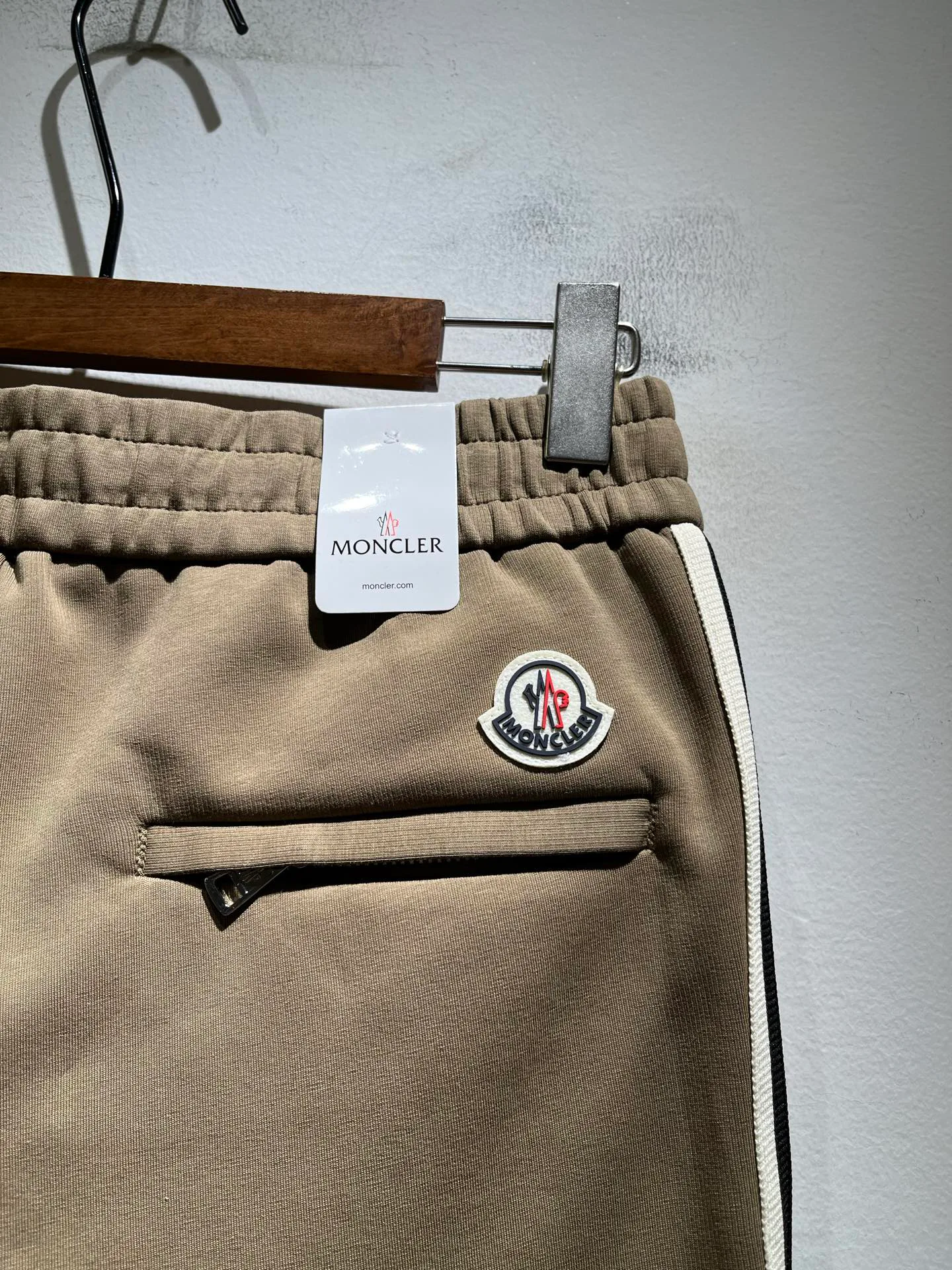 Men's Trousers MONCLER 18343127