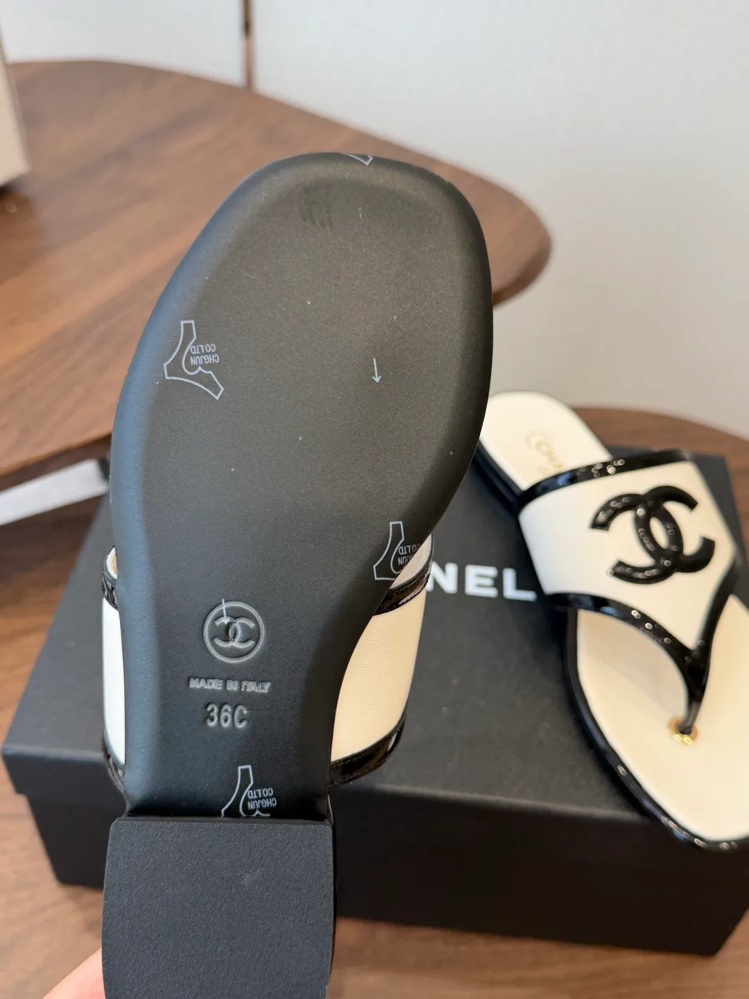 Women's Flip-Flops CHANEL 17829795