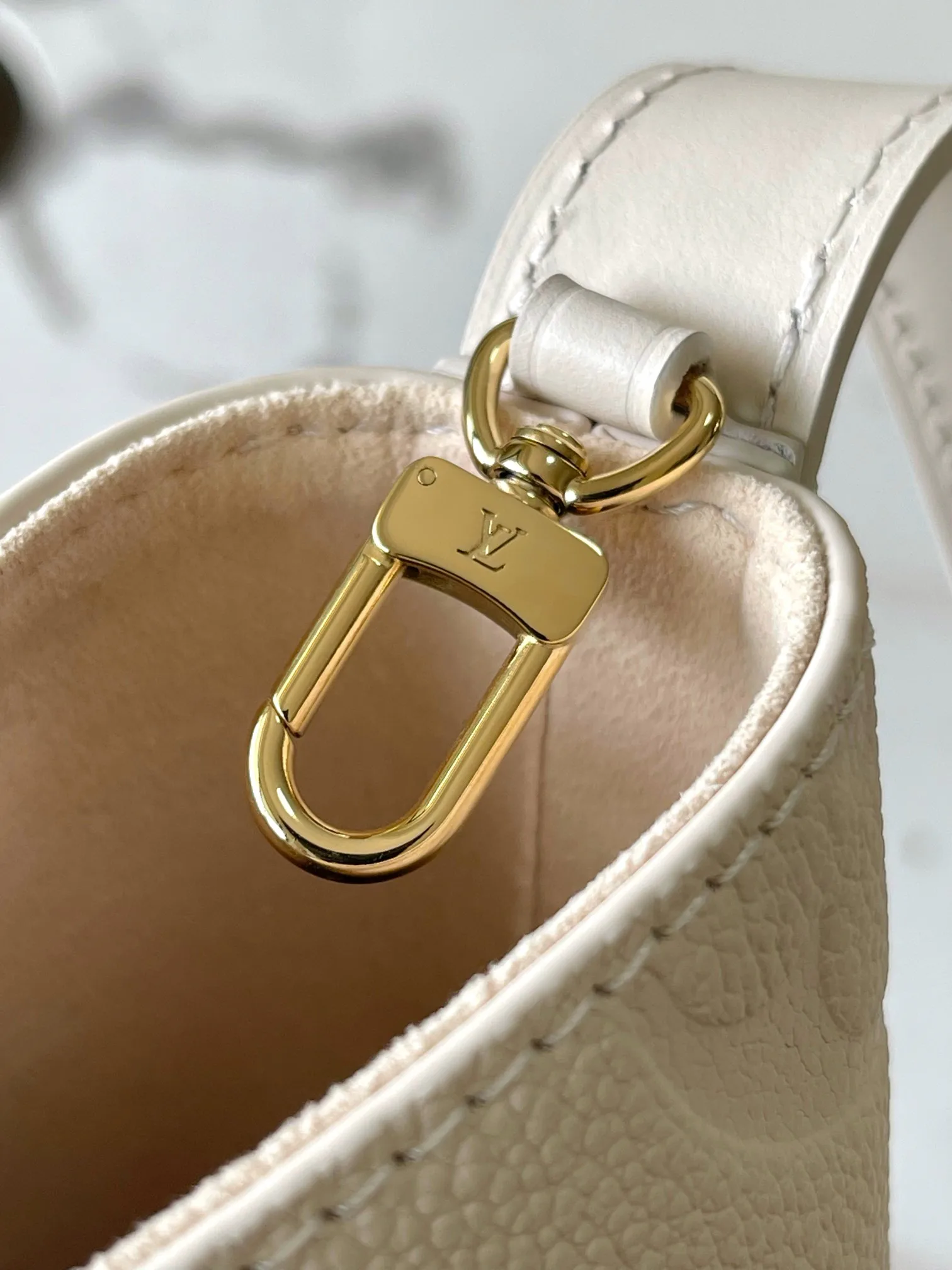 Women's Classic Handbags LOUIS VUITTON 18275500