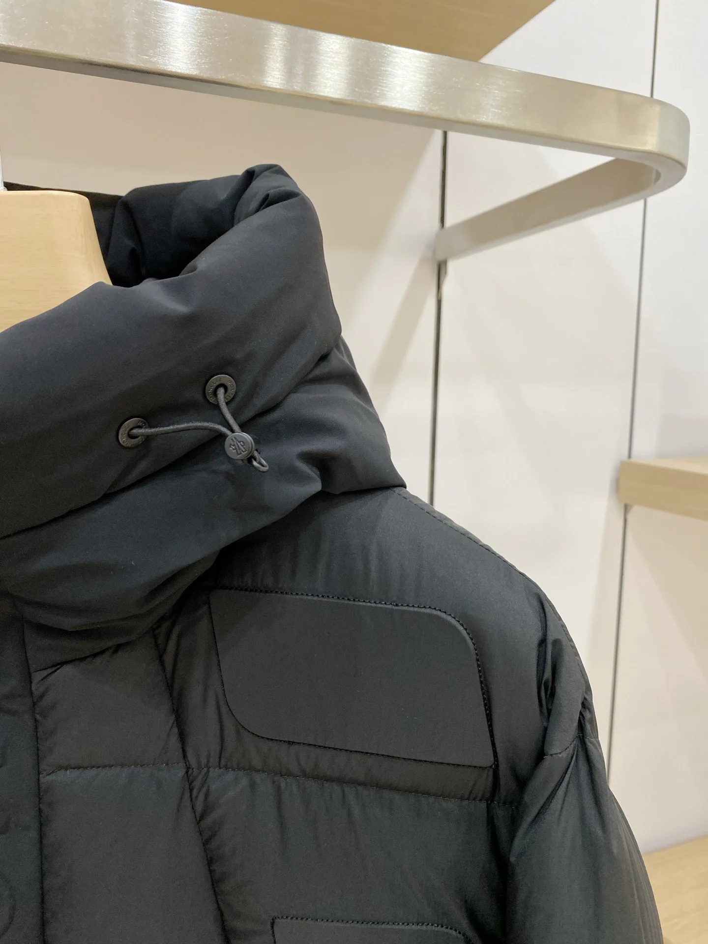 Women's Jackets And Down Jackets MONCLER 18284763